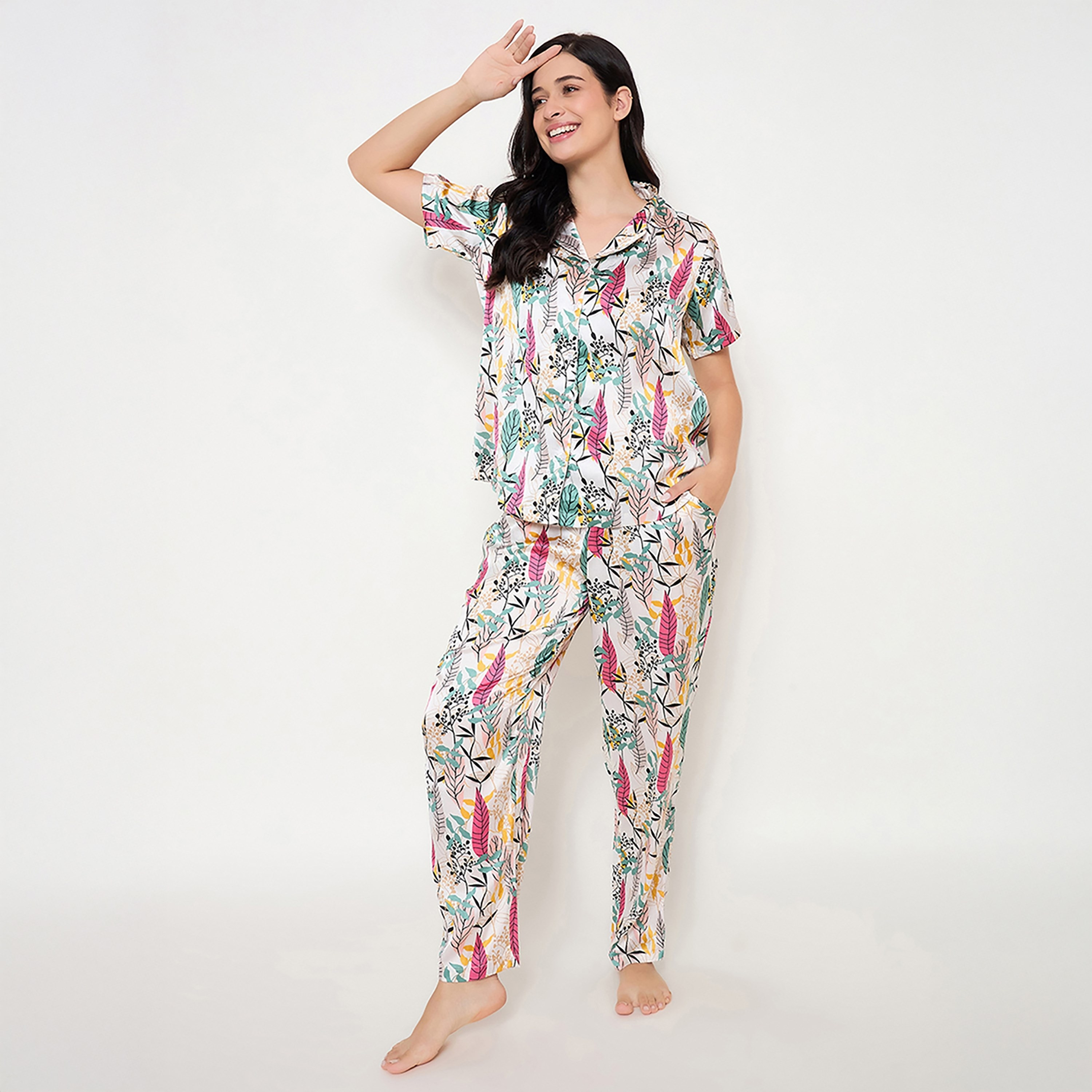 طقم قميص وبيجامة نسائي بطبعة بوتانيكال بأزرار باللون الأبيض من كلوفيا - ساتان-women-clothing-nightwear-pyjamas-longsets-image-3