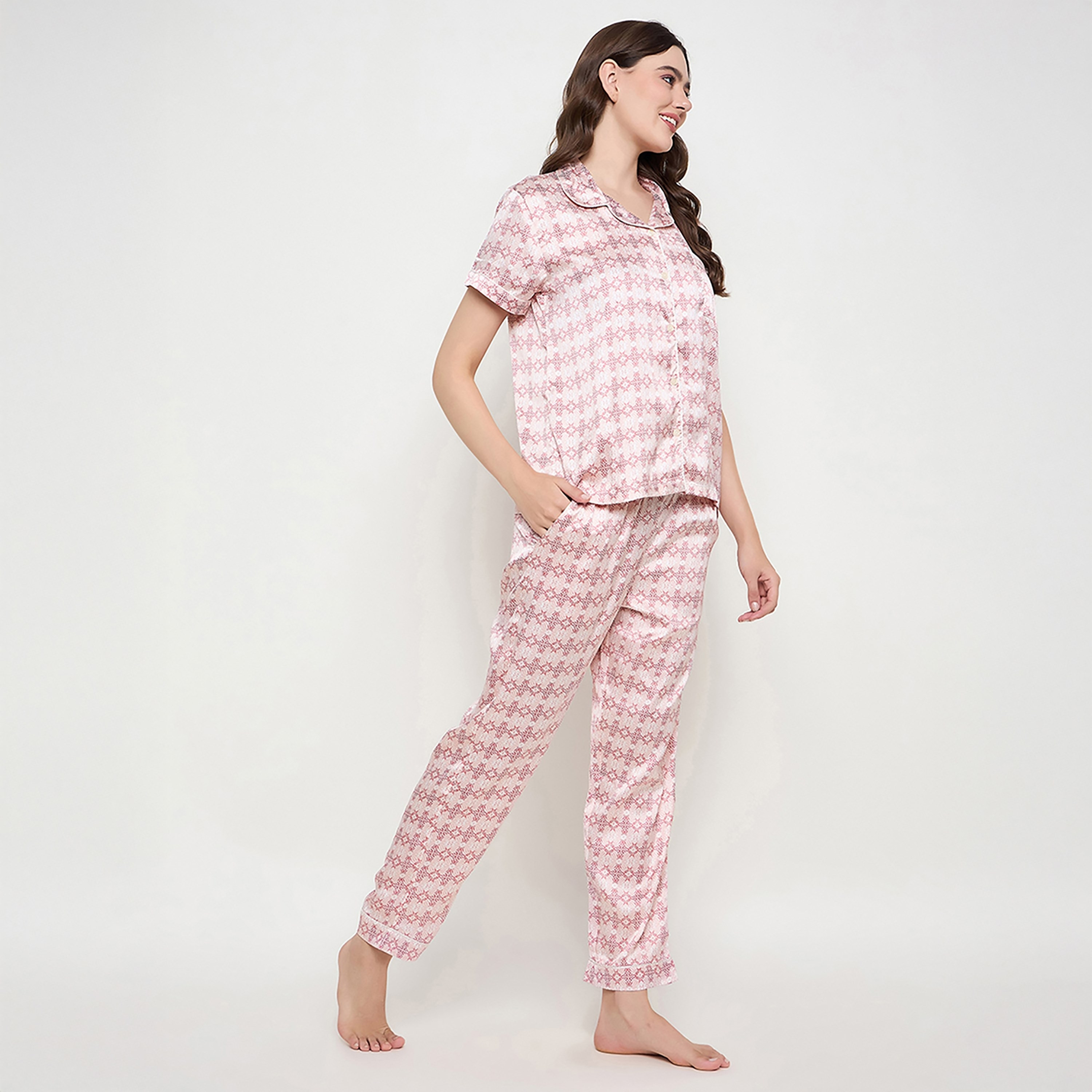 طقم قميص وبيجامة نسائي مطبوع بأزرار باللون الوردي الفاتح من كلوفيا - ساتان-women-clothing-nightwear-pyjamas-longsets-image-2