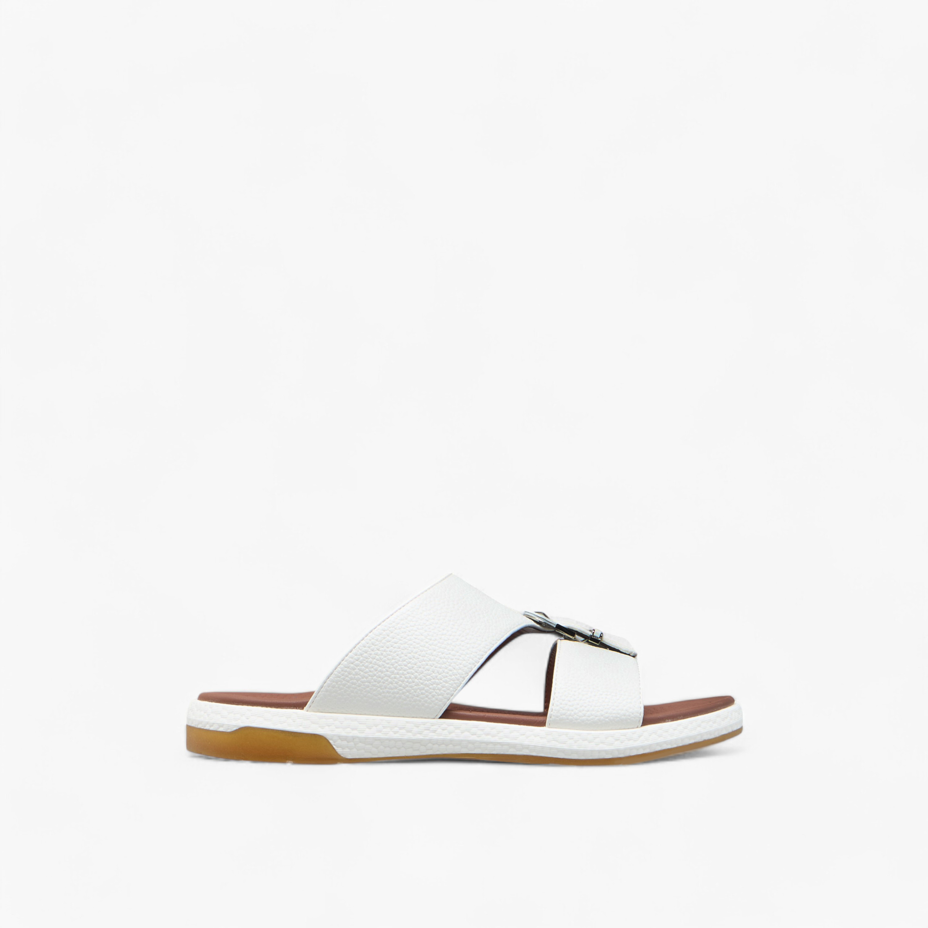 صندل عربي مريح سهل الارتداء بتفاصيل إبزيم من لو كونفرت-men-shoes-sandals-image-2