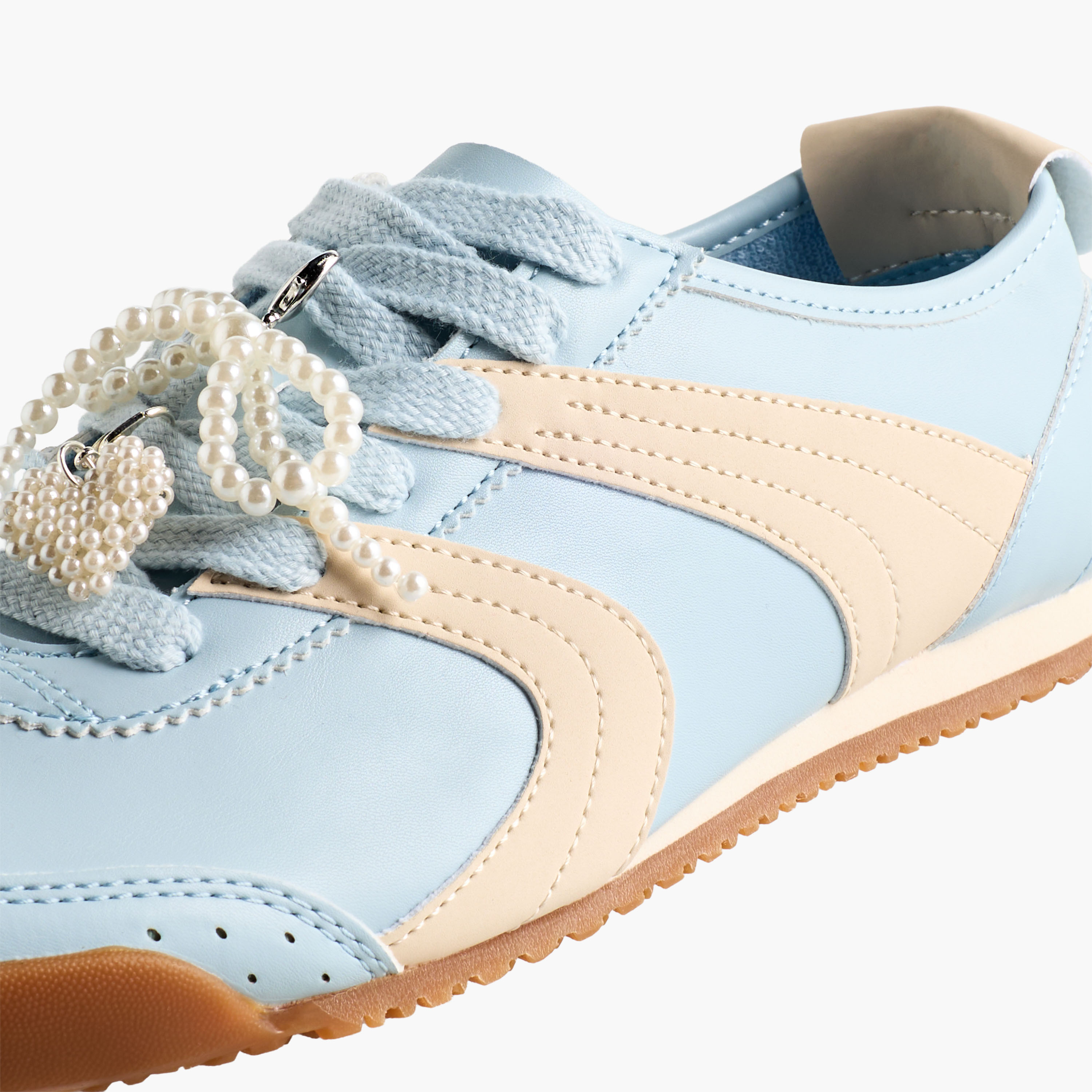 حذاء سنيكرز مزين باللؤلؤ للنساء من سيليست-women-shoes-sneakers-image-4