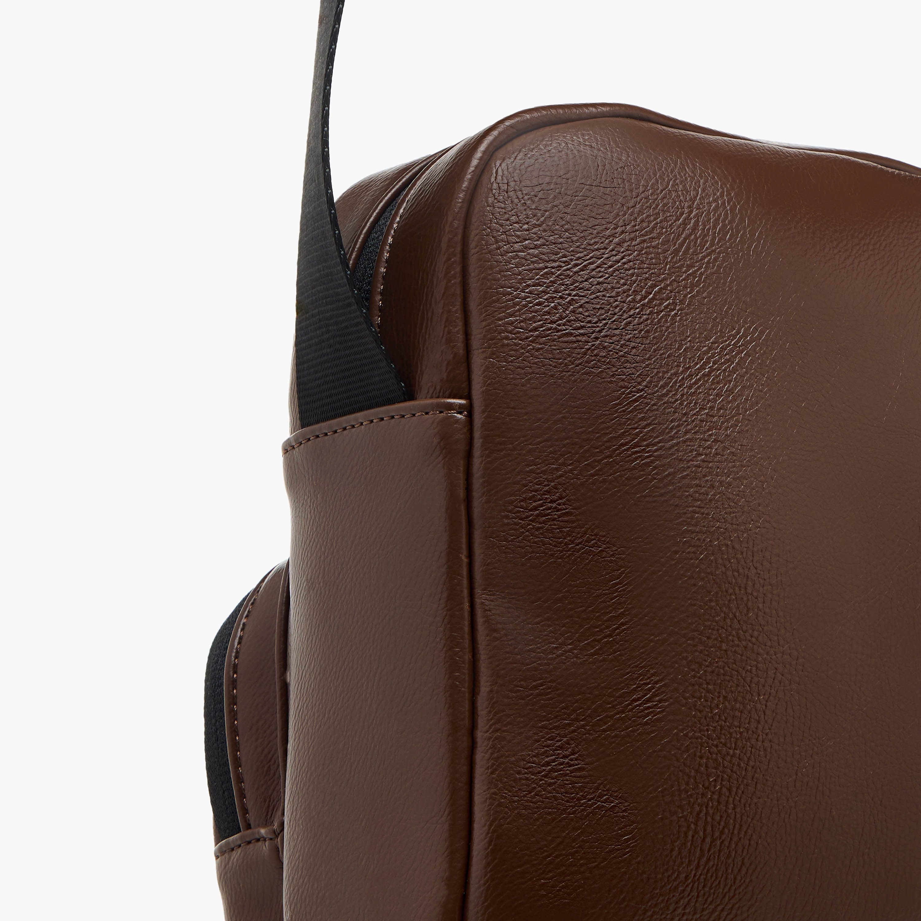 شنطة كروس بودي بحزام قابل للتعديل وسحاب إغلاق وطبعات شعار من لي كوبر-travel-accessories-image-5