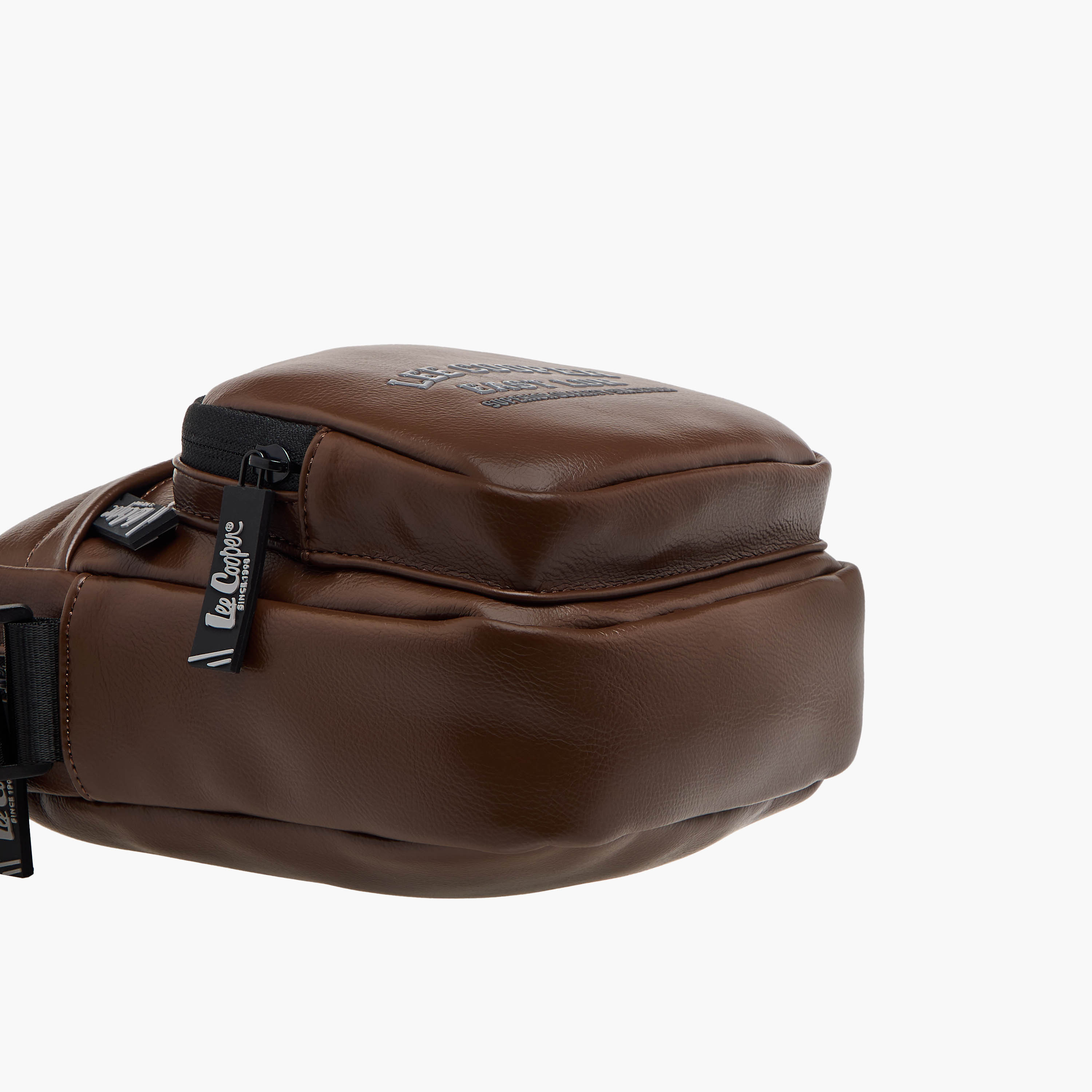 شنطة كروس بودي بحزام قابل للتعديل وسحاب إغلاق وطبعات شعار من لي كوبر-travel-accessories-image-6