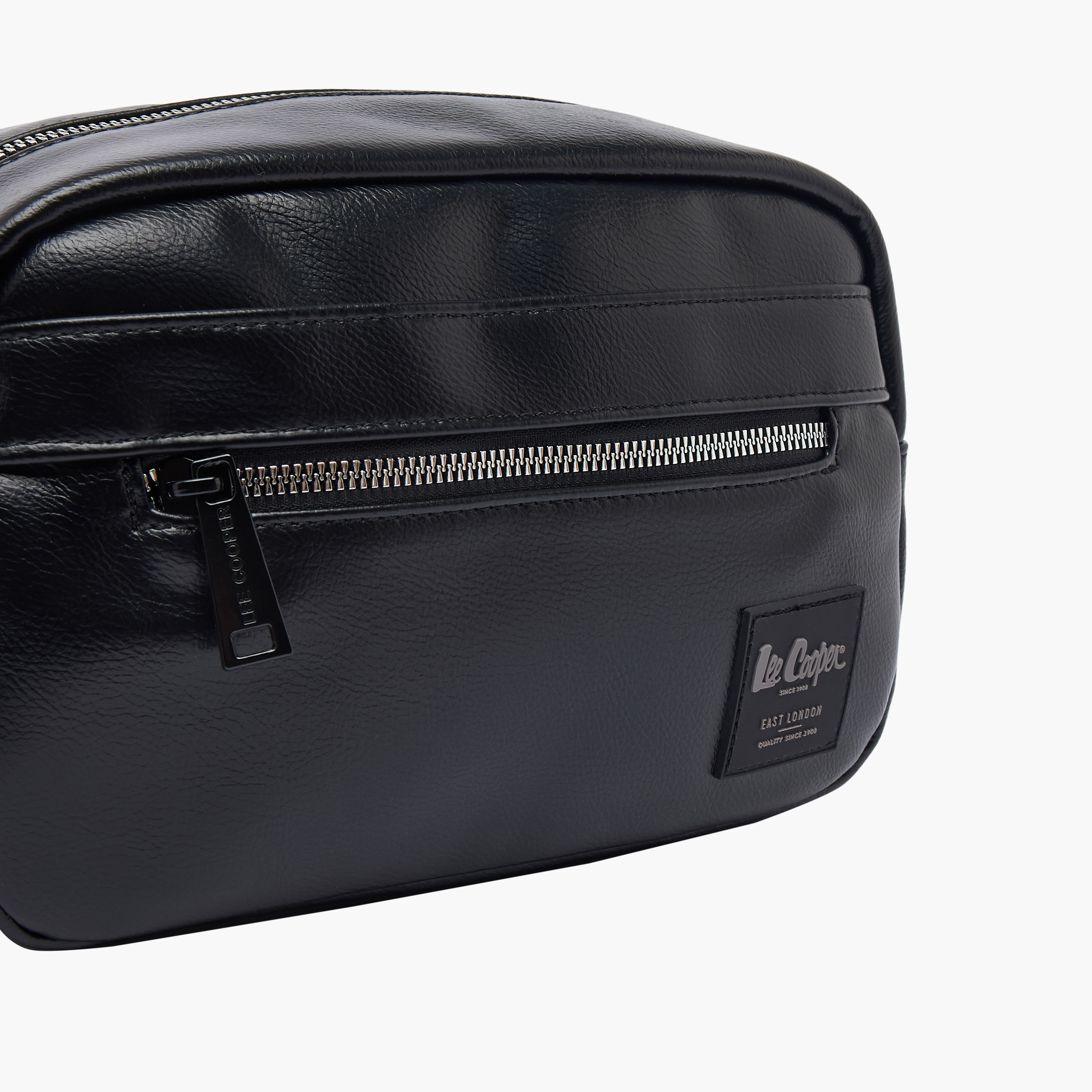 شنطة صغيرة بزخارف شعار للرجال من لي كوبر-travel-accessories-image-6