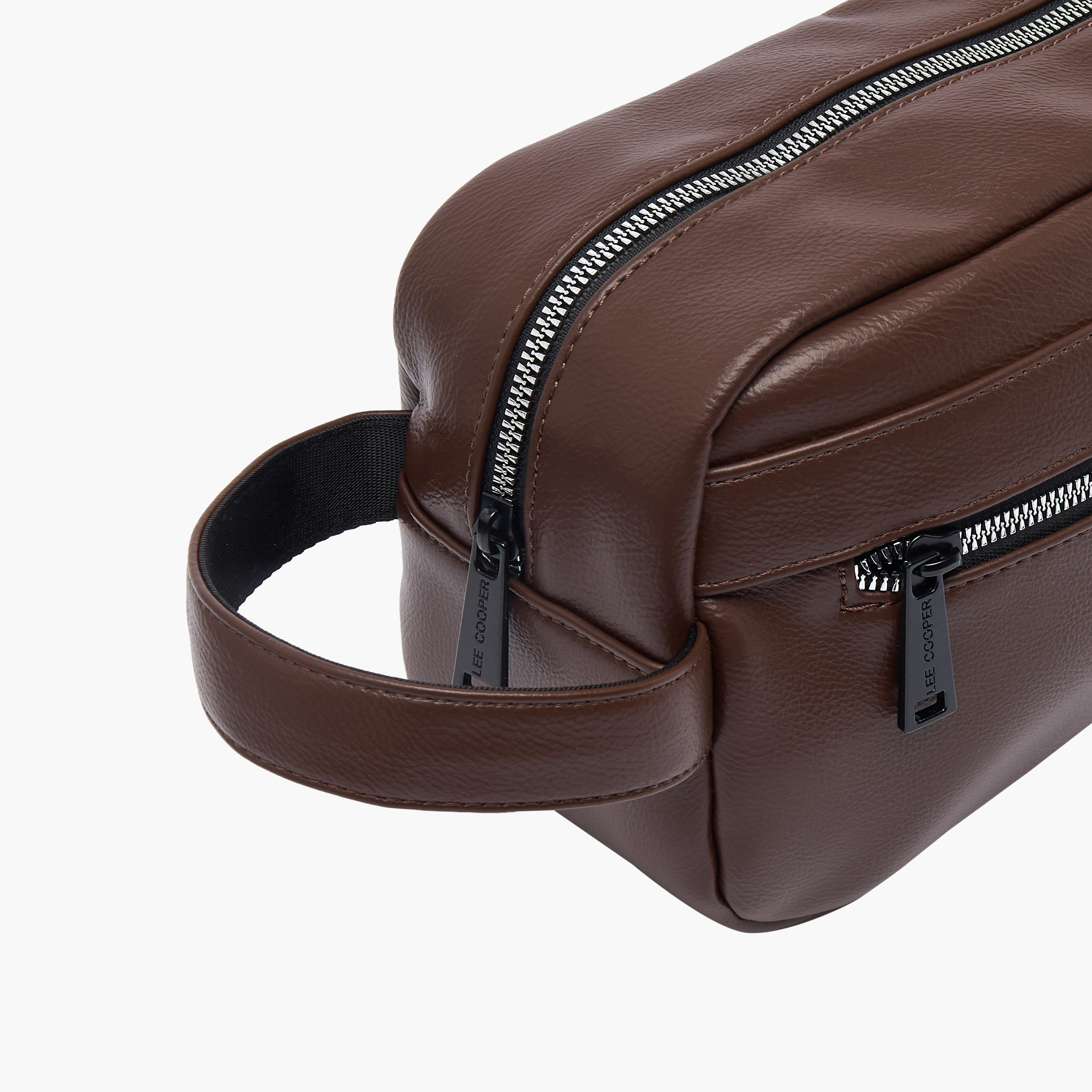 شنطة صغيرة بزخارف شعار للرجال من لي كوبر-travel-accessories-image-5