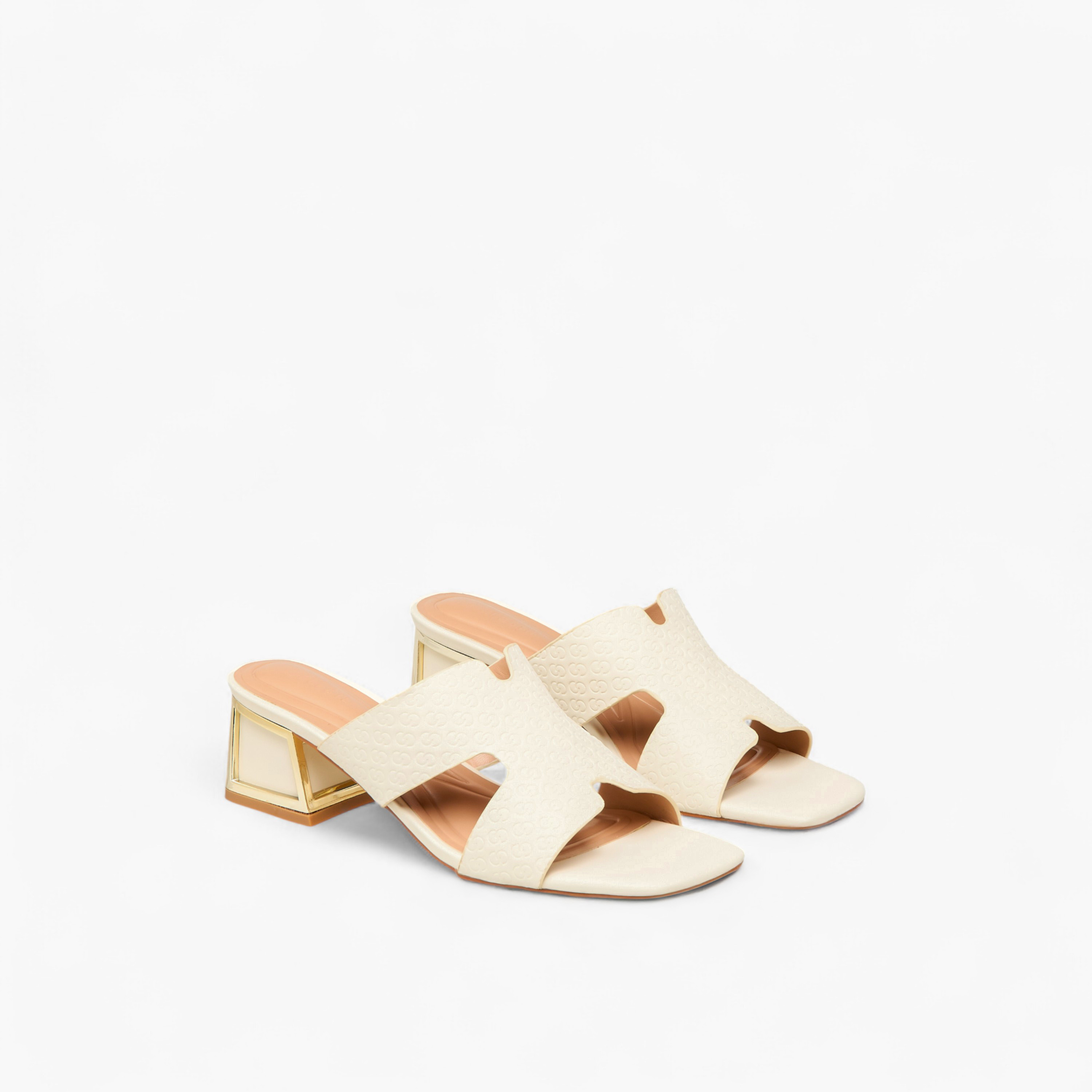 صندل سهل الارتداء بكعب سميك وطبعات مونوجرام للنساء من سيليست-women-shoes-sandals-heeled-image-1