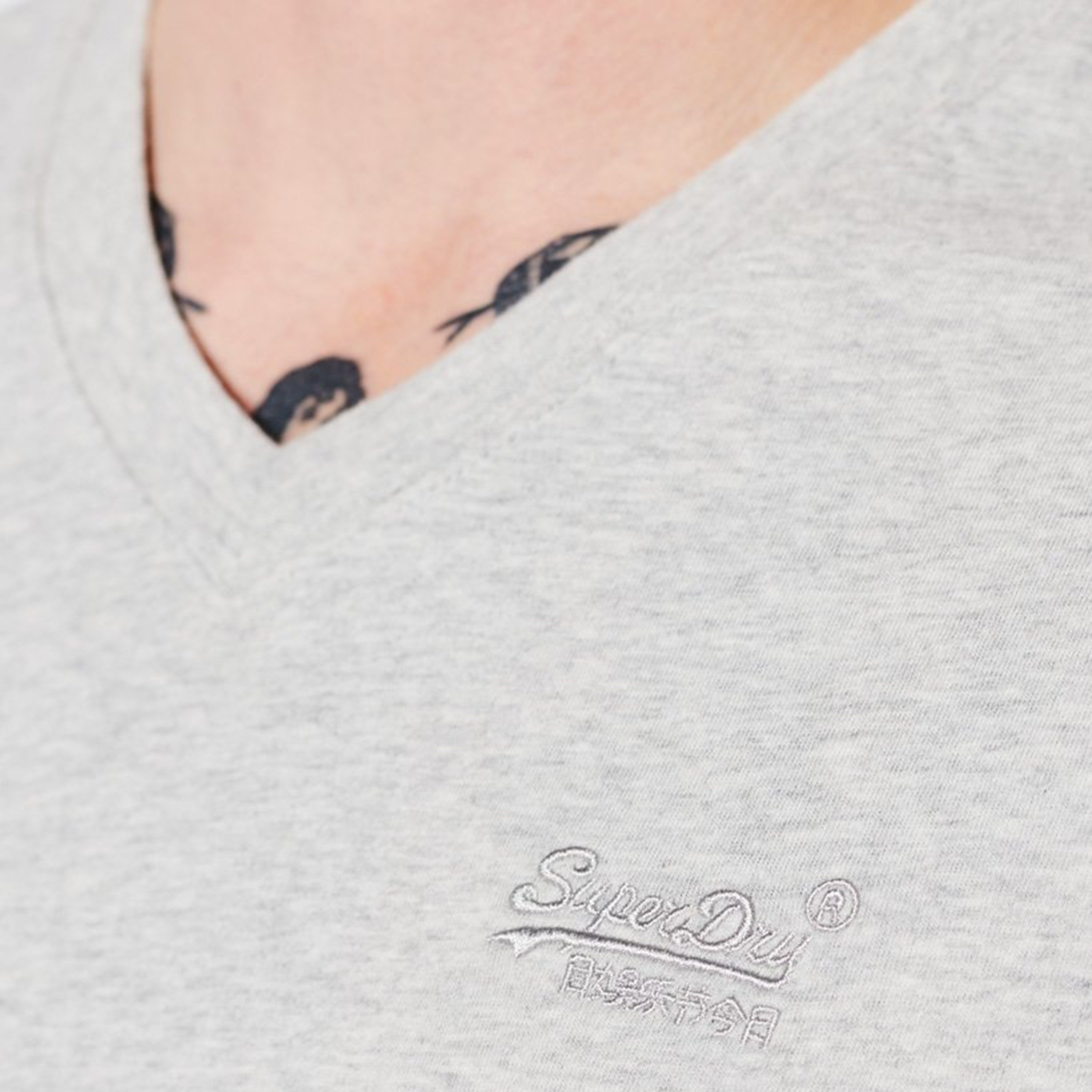 تيشيرت سوبردراي فينتاج بشعار وأكمام قصيرة ورقبة على شكل وى-men-clothing-tshirtsandpolos-tshirts-image-3