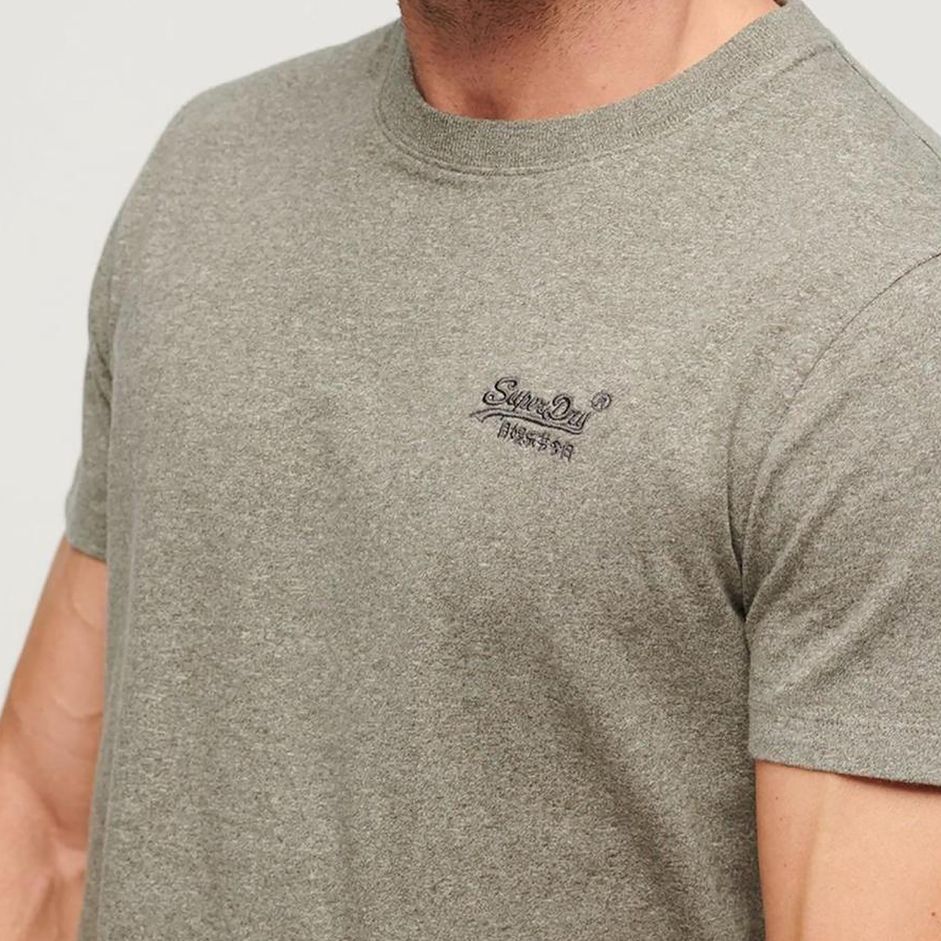 تيشيرت بأكمام قصيرة وياقة دائرية مع شعار من سوبردراي-men-clothing-tshirtsandpolos-tshirts-image-2