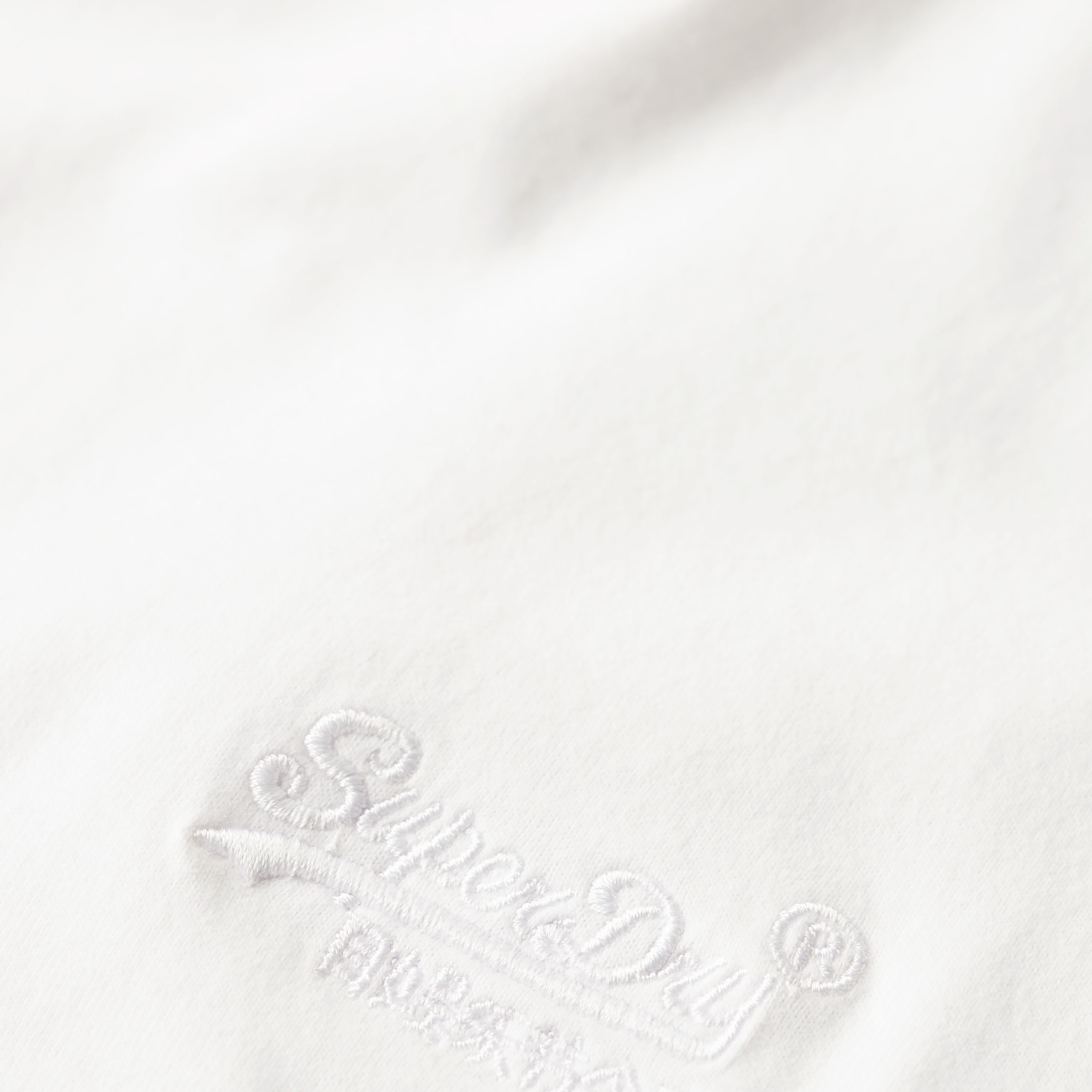 تيشيرت بياقة ضيقة وأكمام قصيرة وتفاصيل شعار من سوبر دراي-men-clothing-tshirtsandpolos-tshirts-image-8