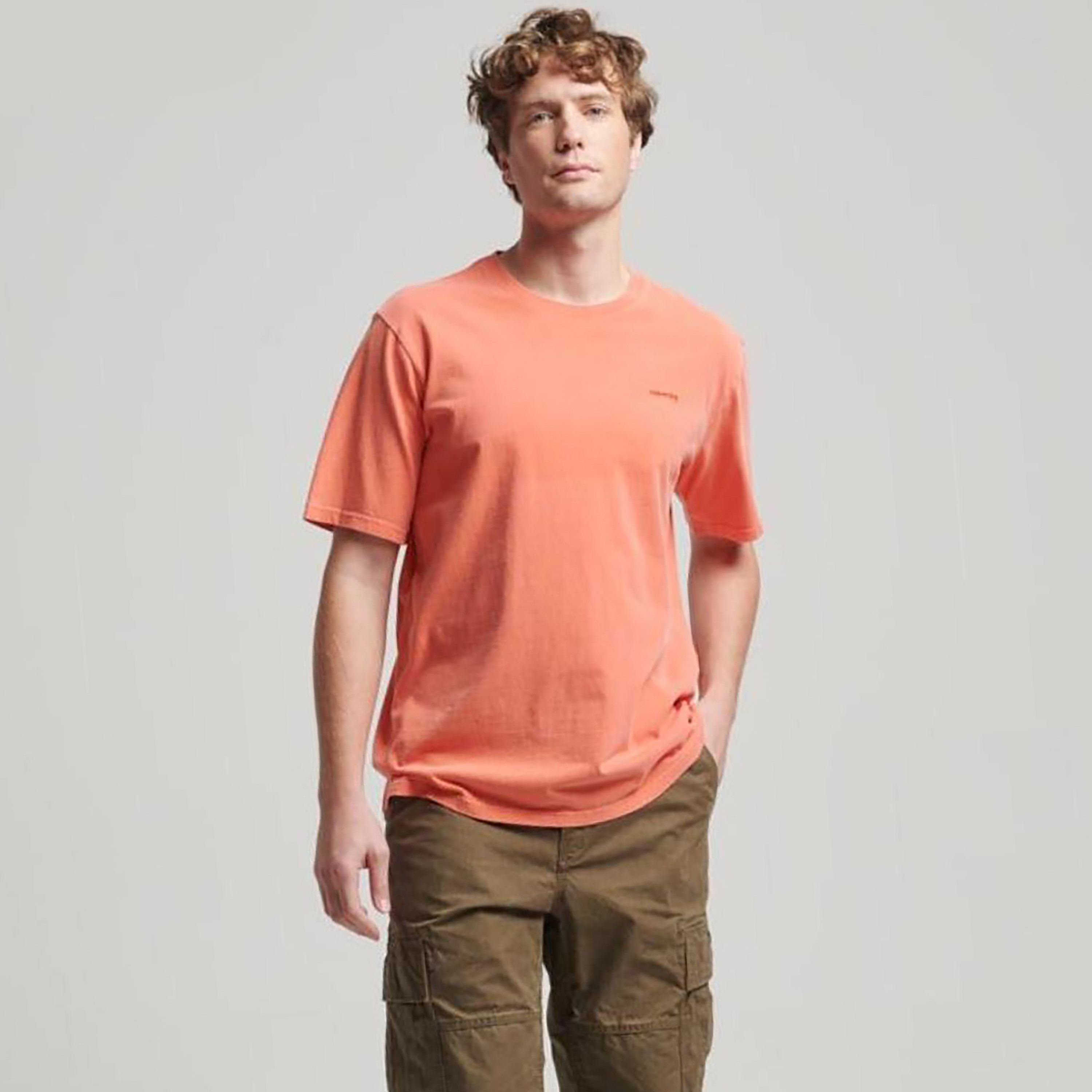 تيشيرت بأكمام قصيرة وياقة دائرية مع شعار من سوبردراي-men-clothing-tshirtsandpolos-tshirts-image-1