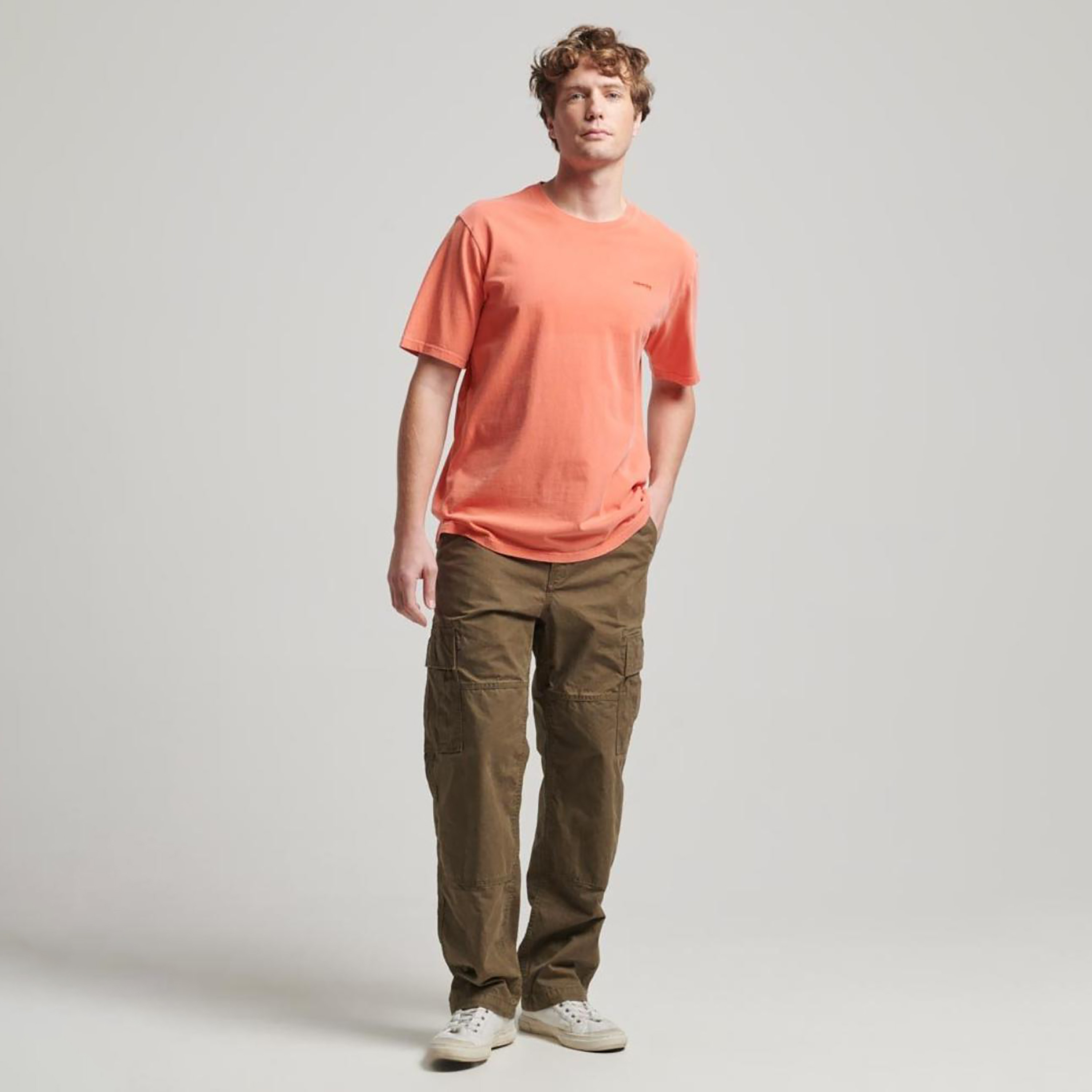 تيشيرت بأكمام قصيرة وياقة دائرية مع شعار من سوبردراي-men-clothing-tshirtsandpolos-tshirts-image-2