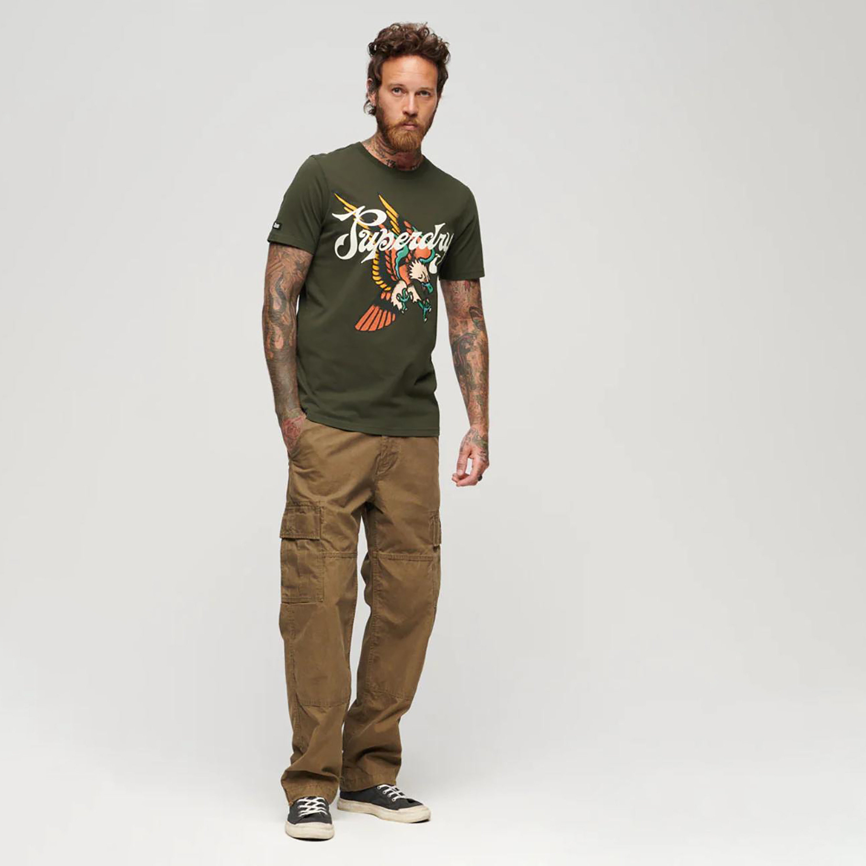 تيشيرت بأكمام قصيرة وياقة دائرية بطبعة جرافيك من سوبردراي-men-clothing-tshirtsandpolos-tshirts-image-2