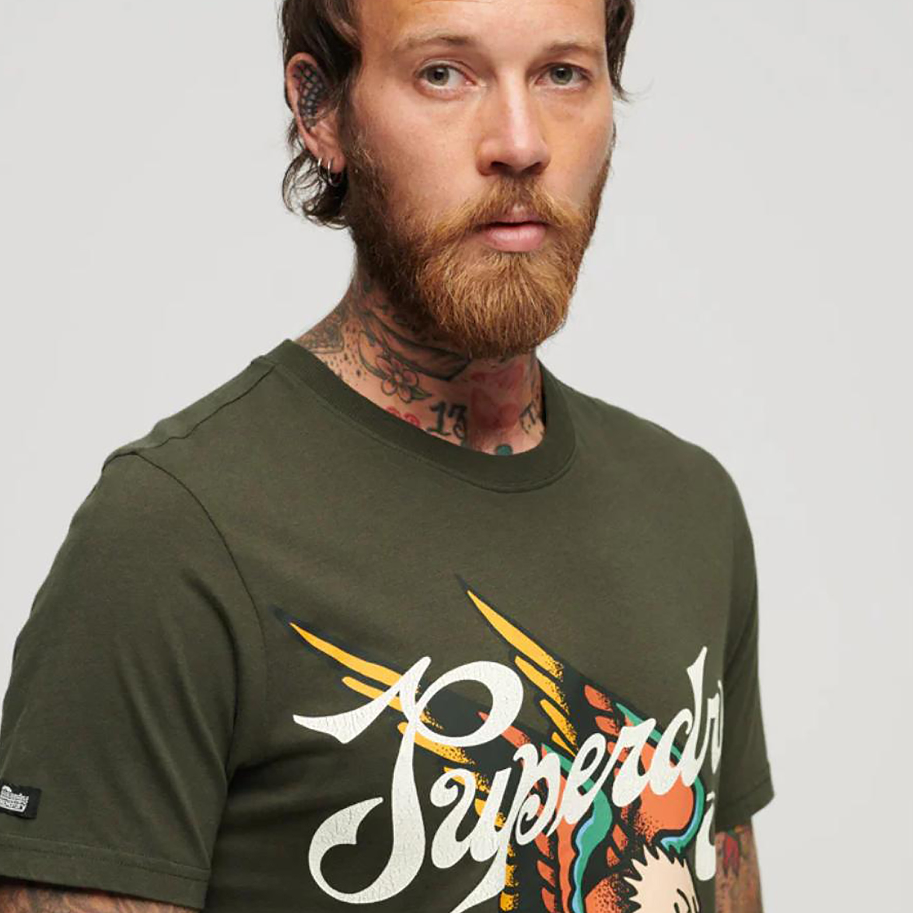 تيشيرت بأكمام قصيرة وياقة دائرية بطبعة جرافيك من سوبردراي-men-clothing-tshirtsandpolos-tshirts-image-3