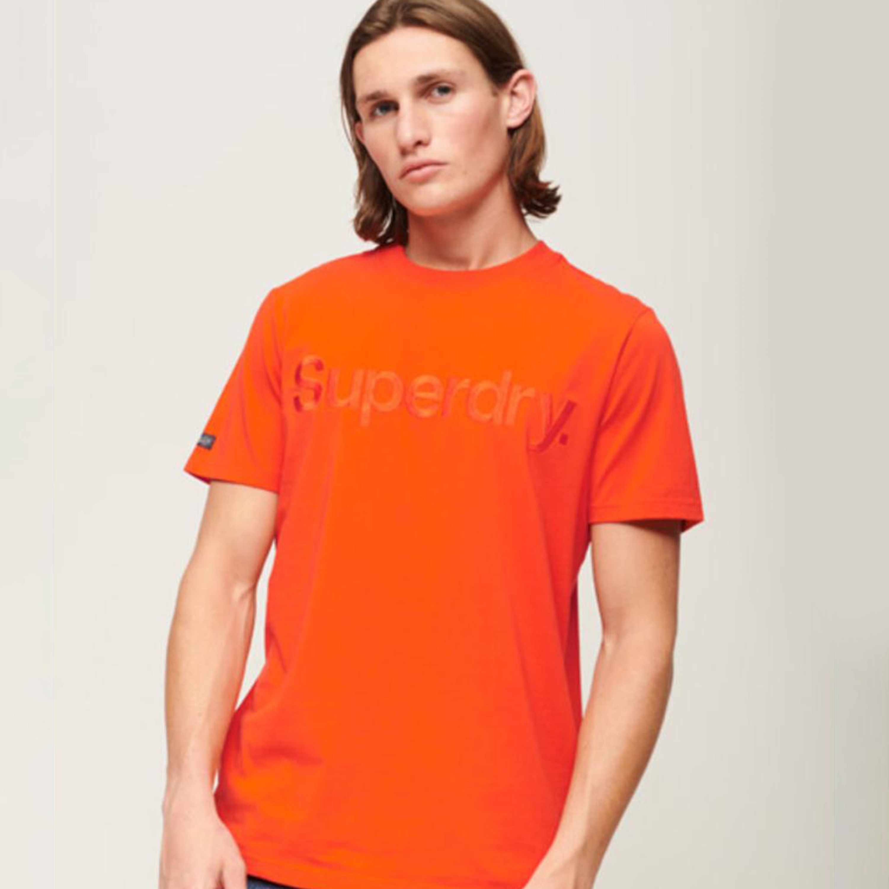 تيشيرت بأكمام قصيرة وياقة دائرية وشعار مطرز من سوبردراي-men-clothing-tshirtsandpolos-tshirts-image-1