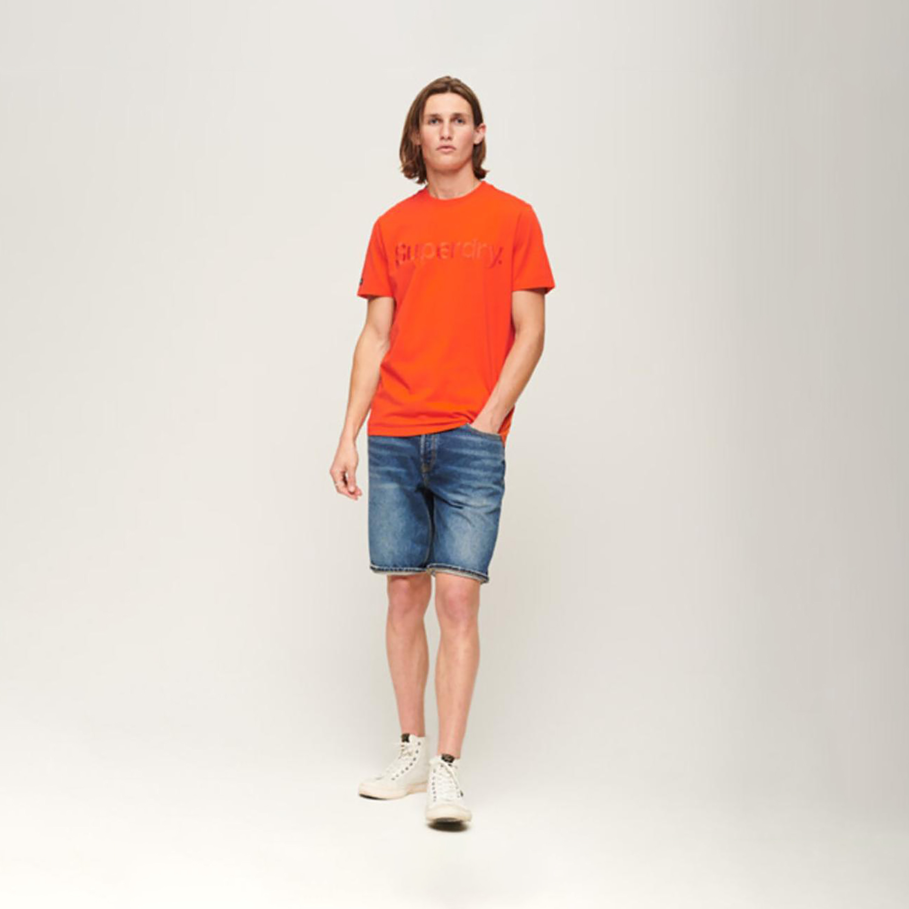 تيشيرت بأكمام قصيرة وياقة دائرية وشعار مطرز من سوبردراي-men-clothing-tshirtsandpolos-tshirts-image-2