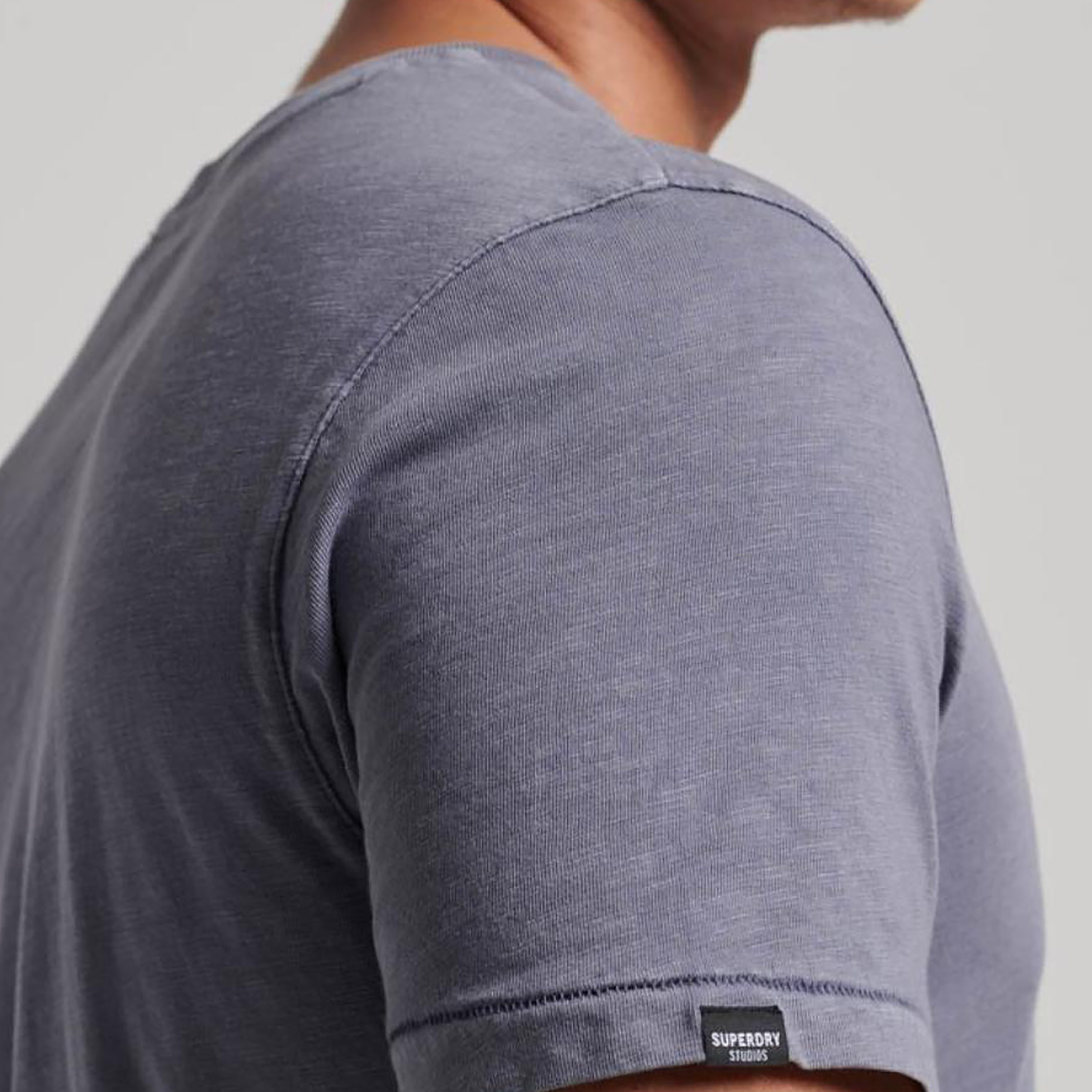 تيشيرت بأكمام قصيرة وياقة على شكل وى سادة من سوبردراي-men-clothing-tshirtsandpolos-tshirts-image-3
