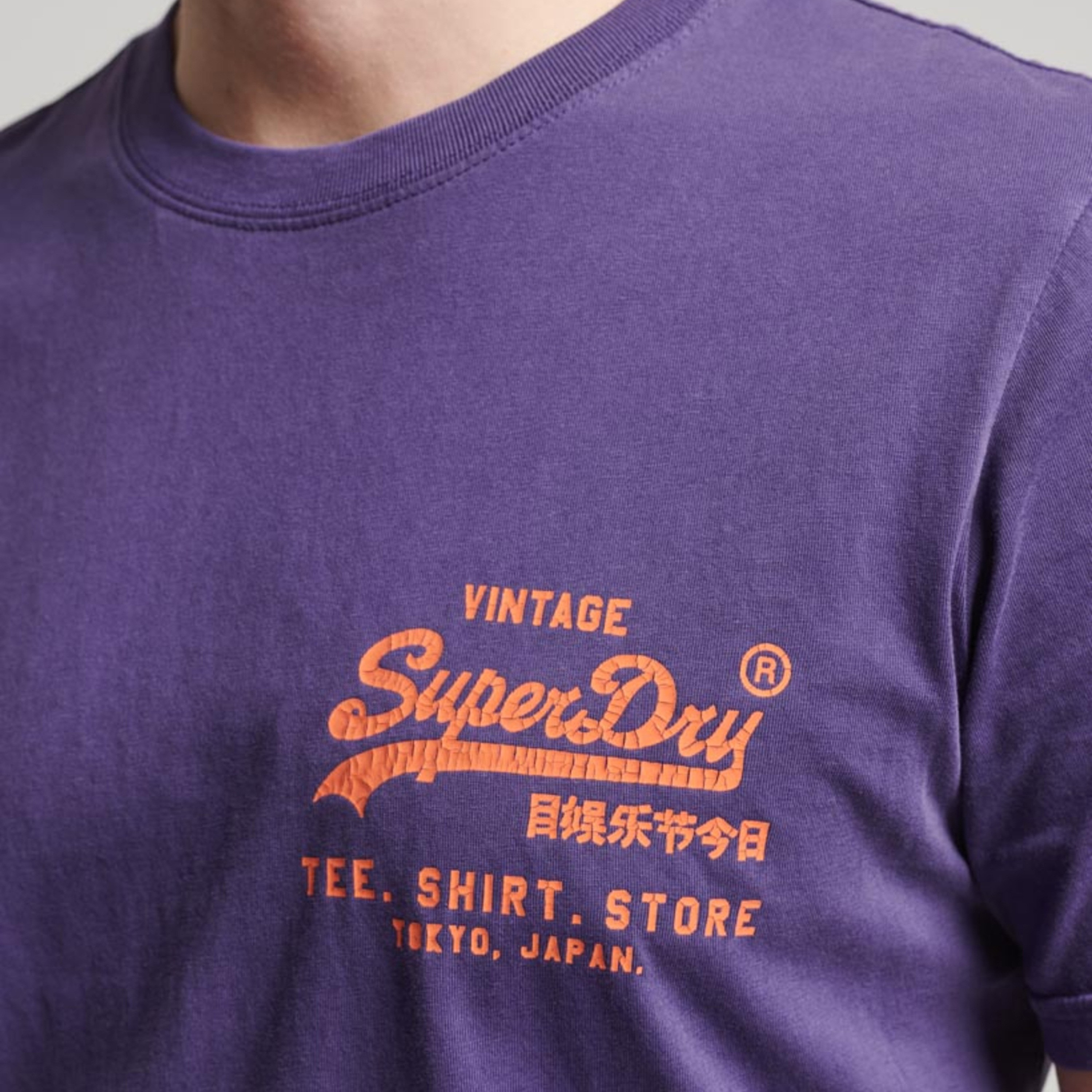 تيشيرت سوبردراي بأكمام قصيرة وياقة دائرية مع شعار-men-clothing-tshirtsandpolos-tshirts-image-2