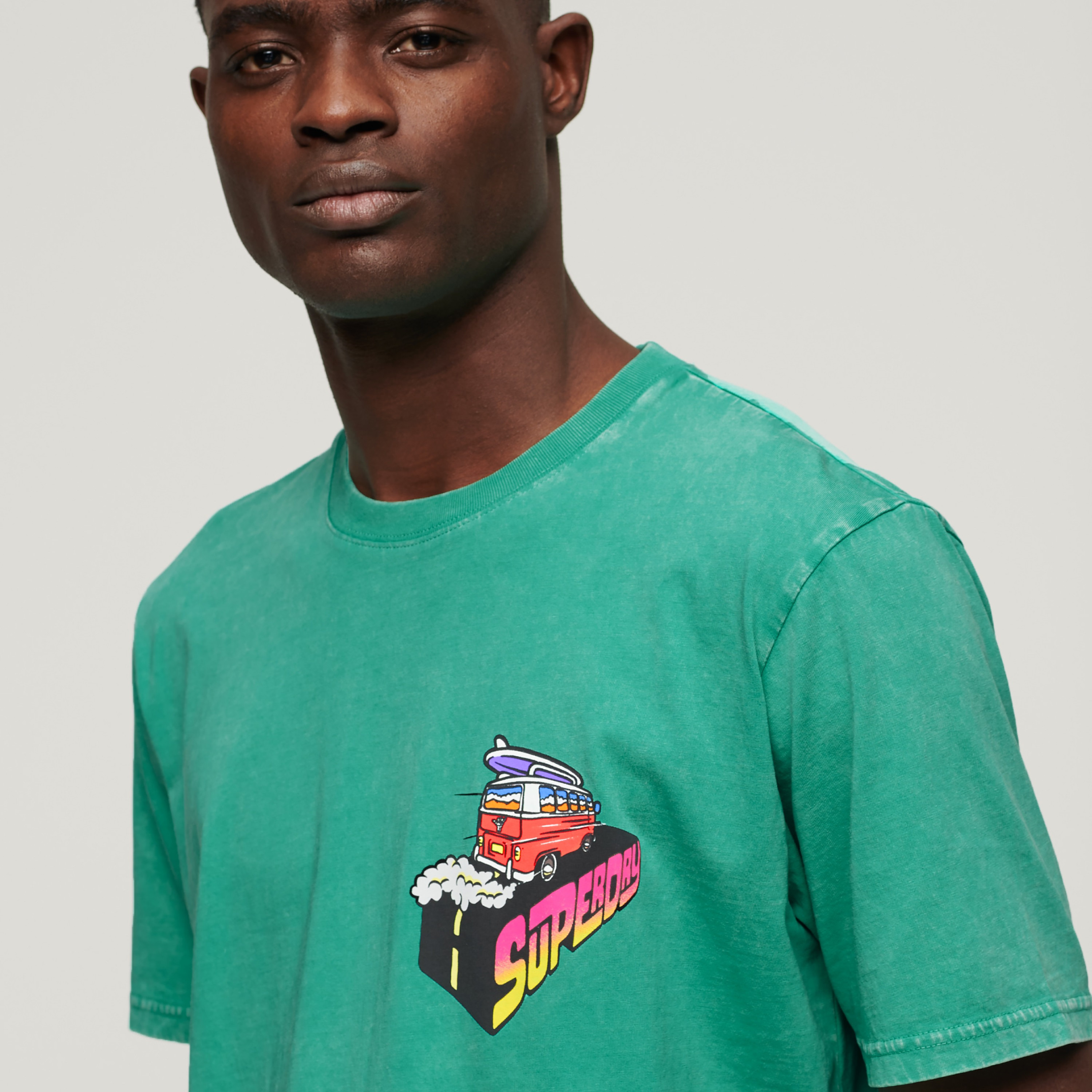 تيشيرت فضفاض من سوبردراي بأكمام قصيرة وياقة دائرية مع مطبوع-men-clothing-tshirtsandpolos-tshirts-image-3