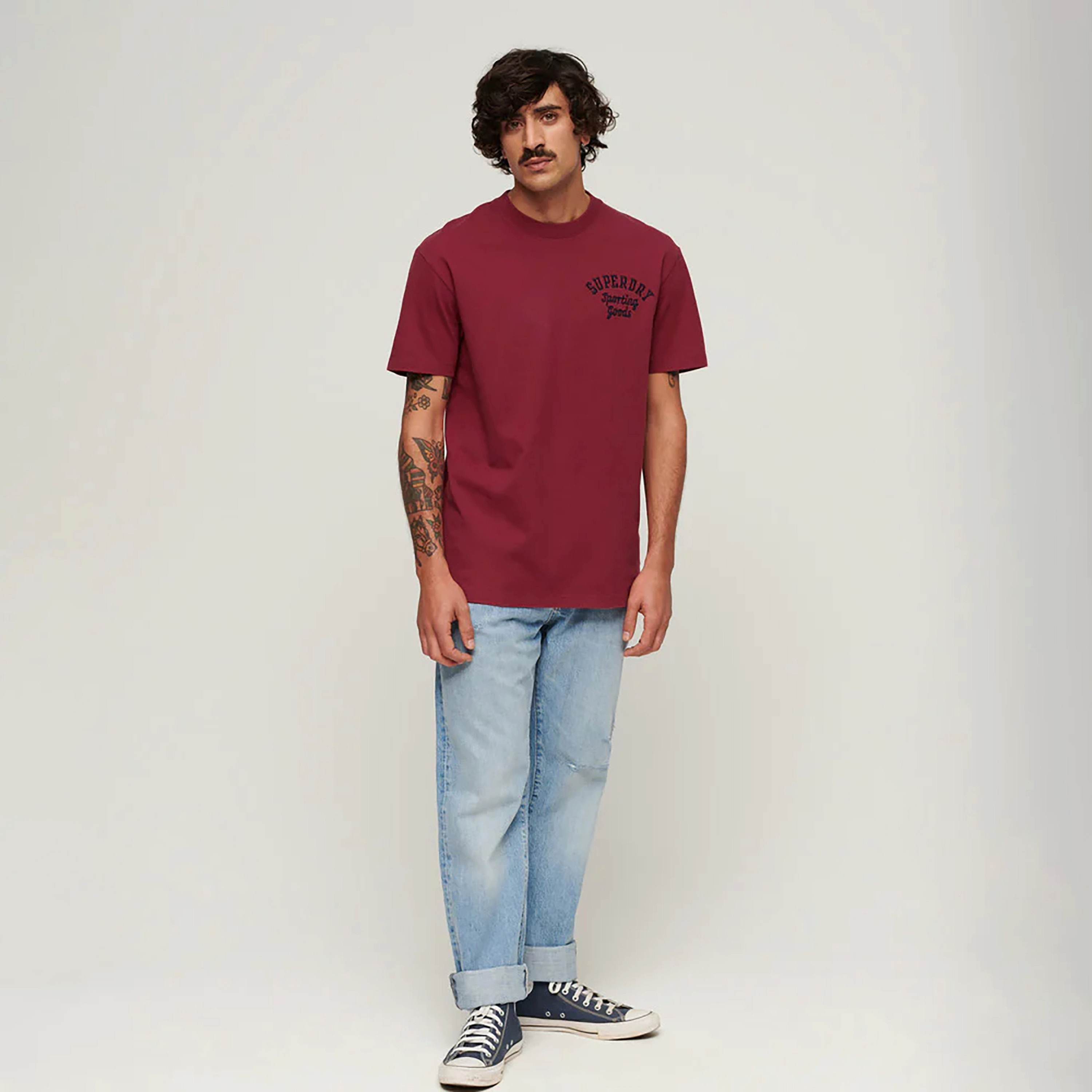 تيشيرت سوبردراي مطرز بطبعة شعار وأكمام قصيرة ورقبة دائرية-men-clothing-tshirtsandpolos-tshirts-image-2