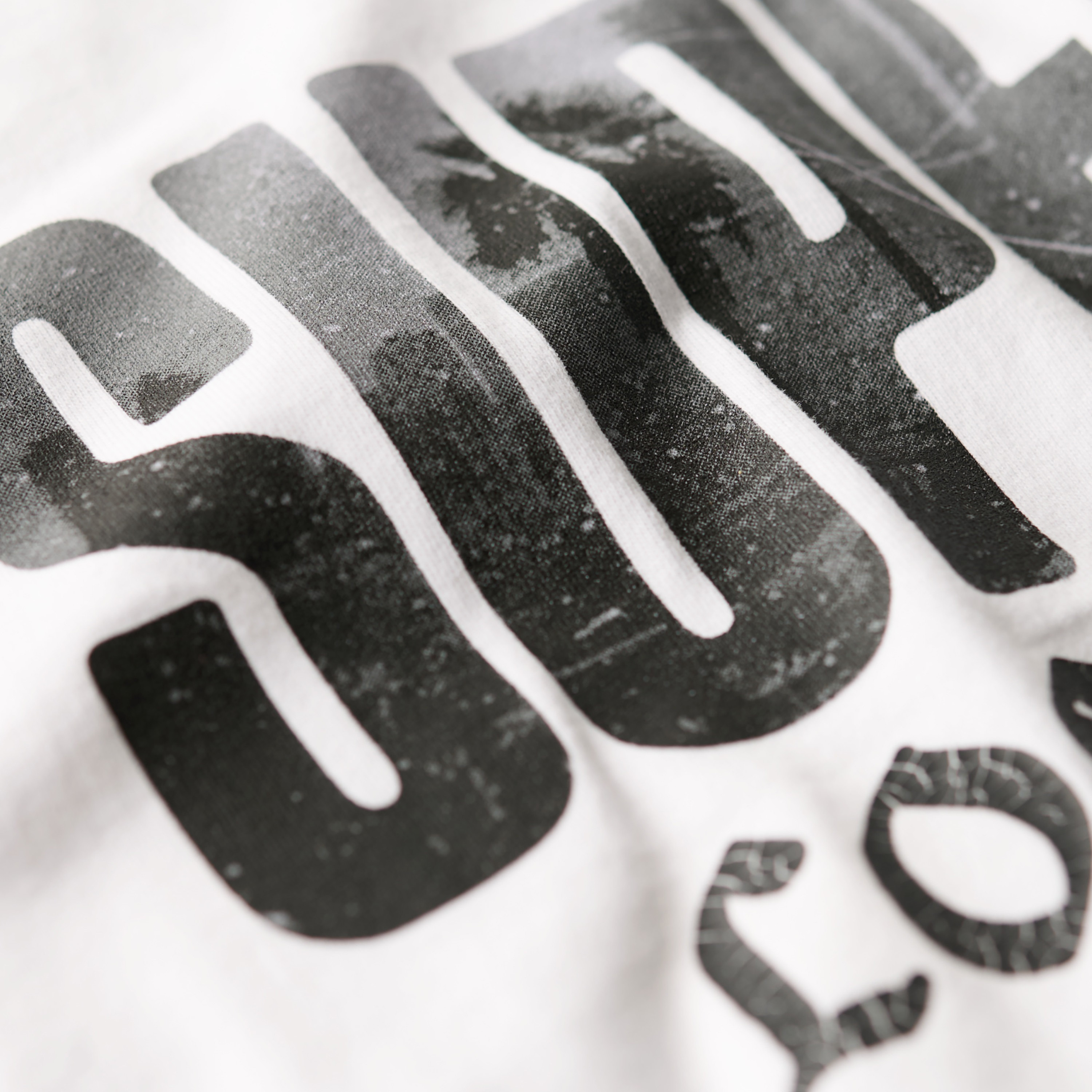 تي شيرت رجالي مطبوع برقبة دائرية وأكمام قصيرة من سوبردراي-men-clothing-tshirtsandpolos-tshirts-image-4
