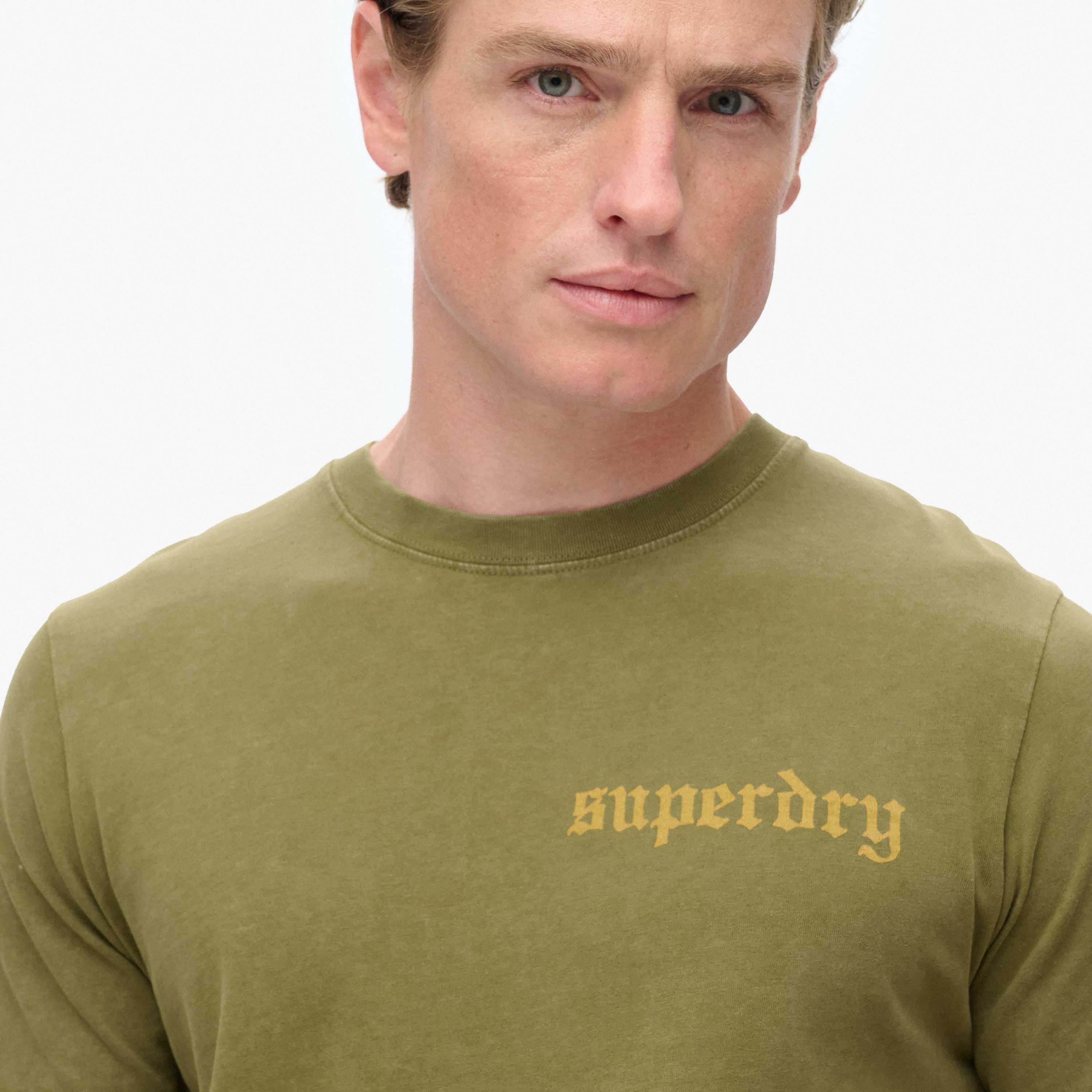تي شيرت رجالي بأكمام قصيرة ورقبة دائرية ورسومات جرافيكية من سوبردراي-men-clothing-tshirtsandpolos-tshirts-image-3