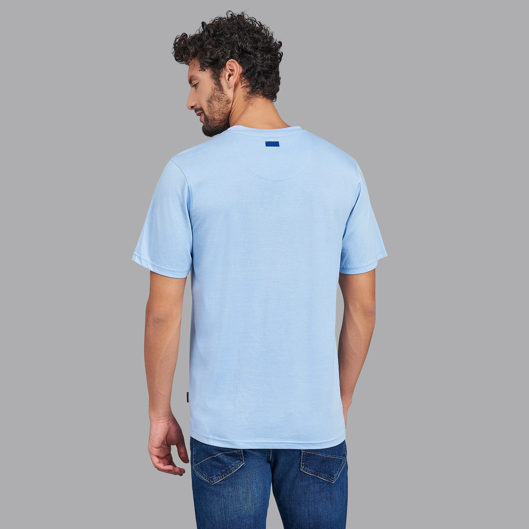 تيشيرت بياقة ضيقة وأكمام قصيرة للرجال من بيفرلي هيلز بولو كلوب-men-clothing-tshirtsandpolos-tshirts-image-4