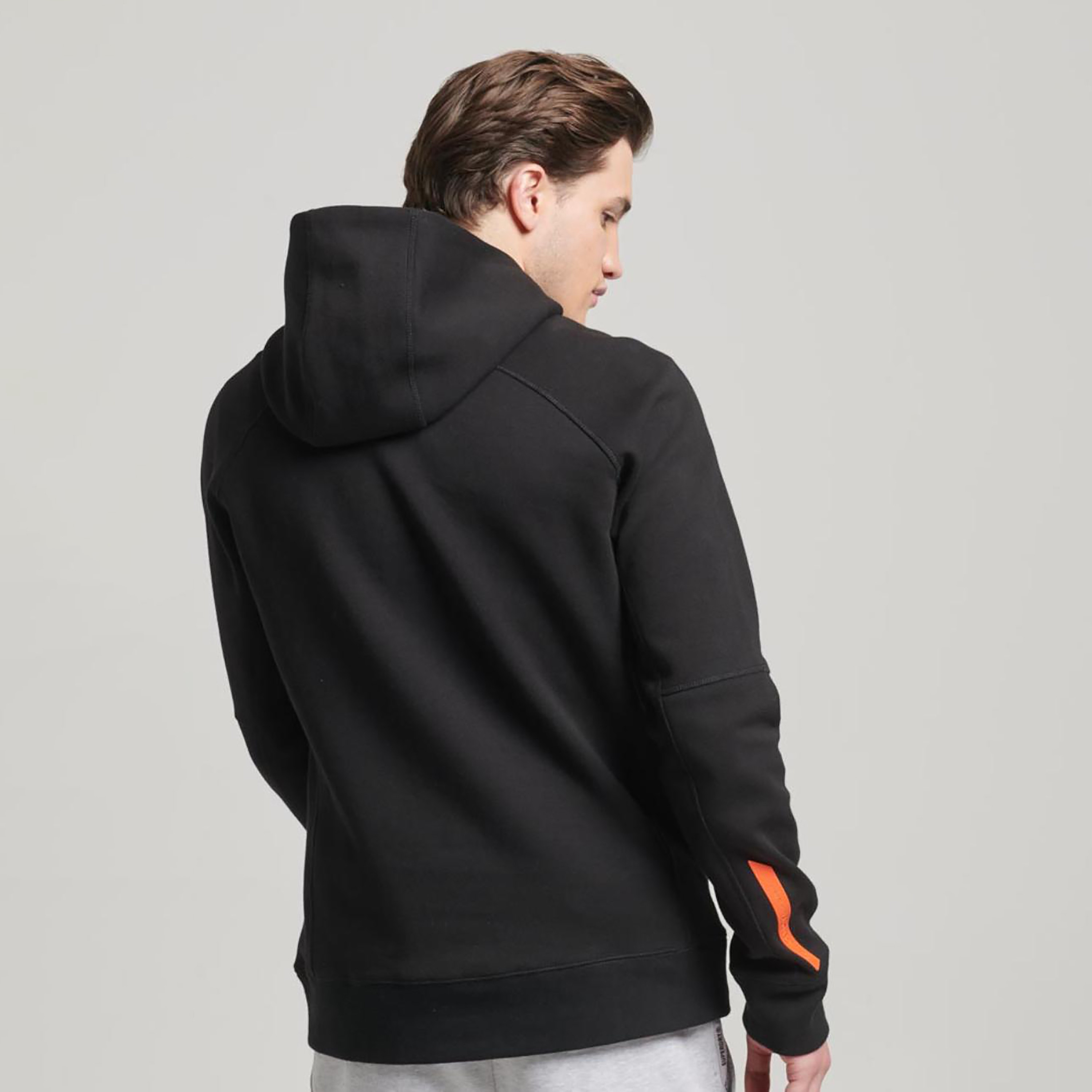 هوديي بشعار من سوبردراي مع جيب كانجارو-men-winterwear-hoodiesandsweatshirts-image-3
