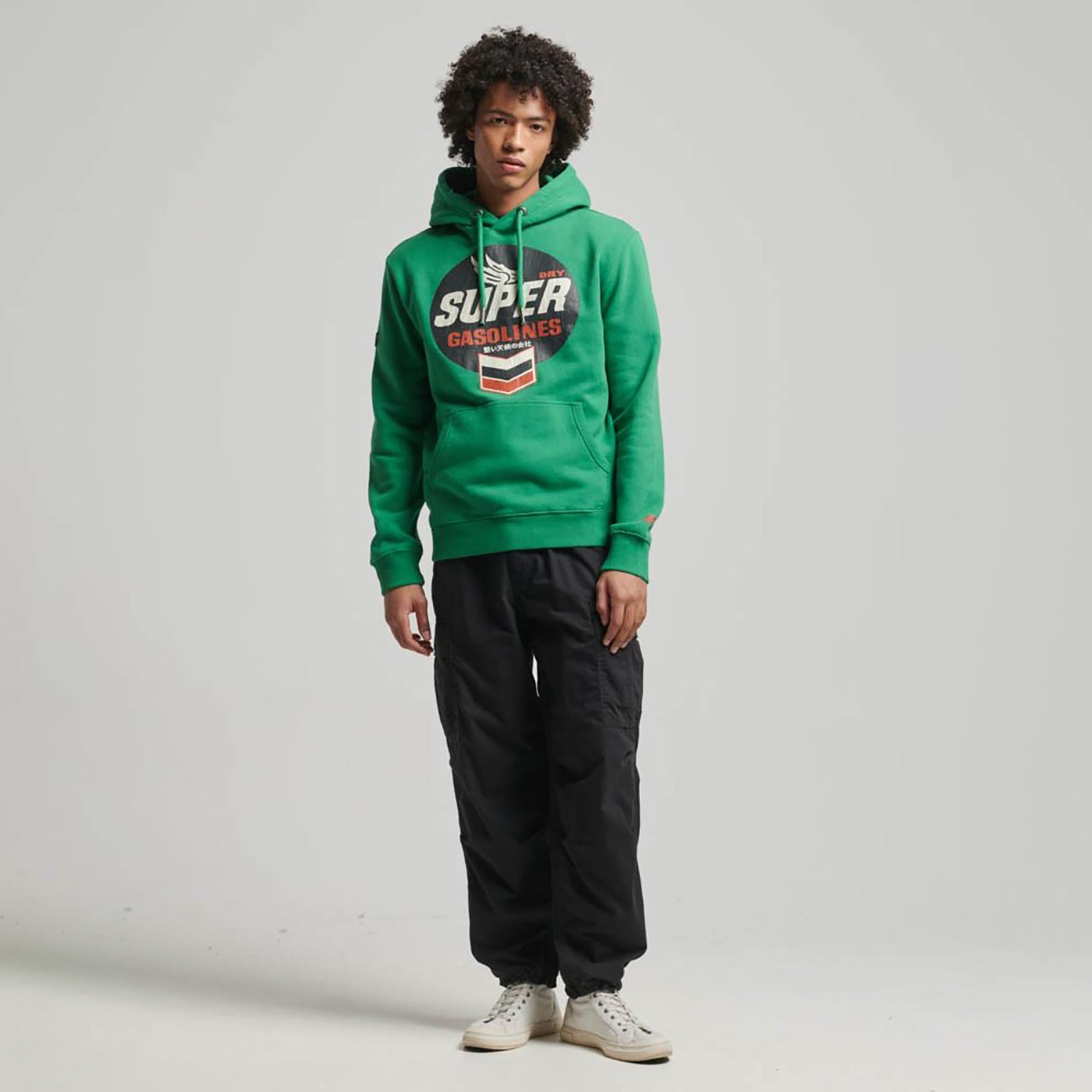 هوديي ذو جرافيك من سوبردراي مع جيب كانجارو-men-winterwear-hoodiesandsweatshirts-image-2