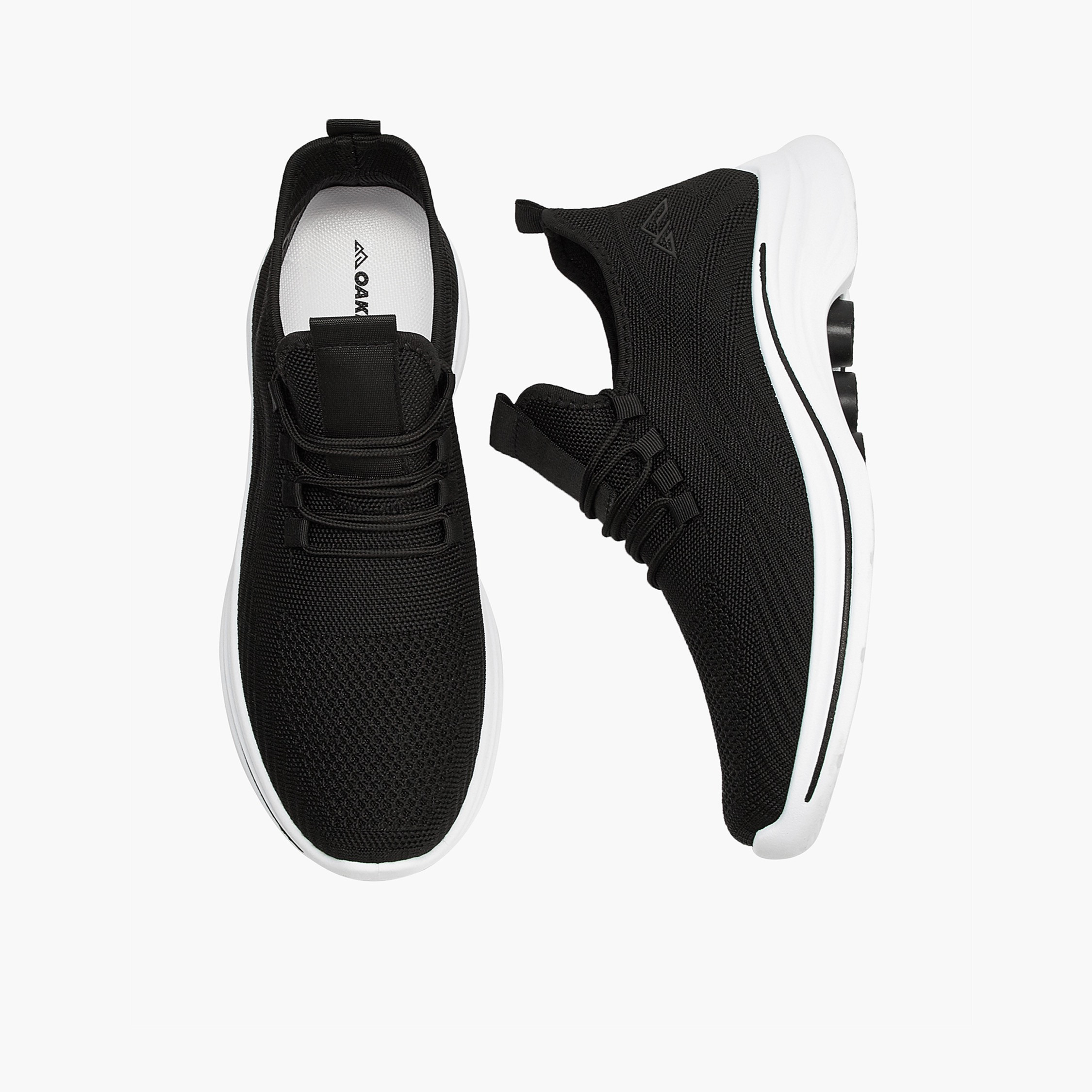 حذاء رياضي برباط إغلاق وتفاصيل شبكية من أوكلان من شو إكسبريس-sports-men-shoes-image-1