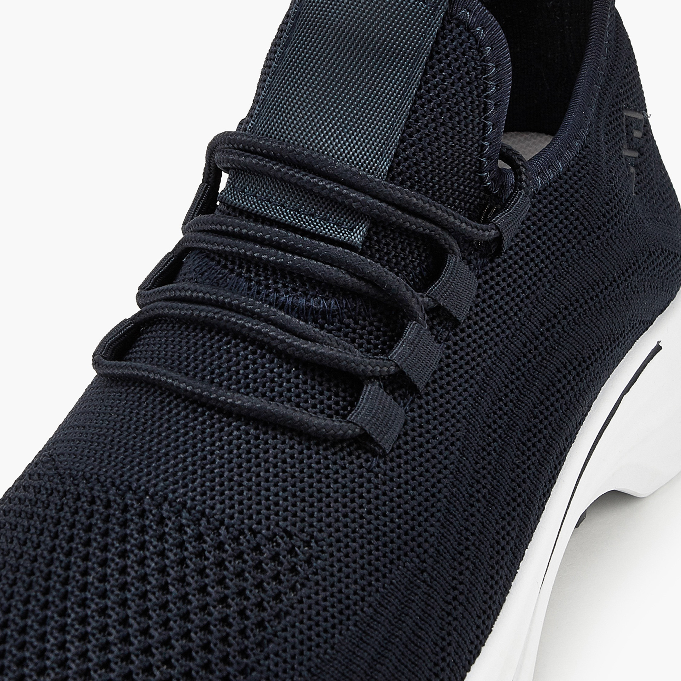 حذاء رياضي برباط إغلاق وتفاصيل شبكية من أوكلان من شو إكسبريس-sports-men-shoes-image-4