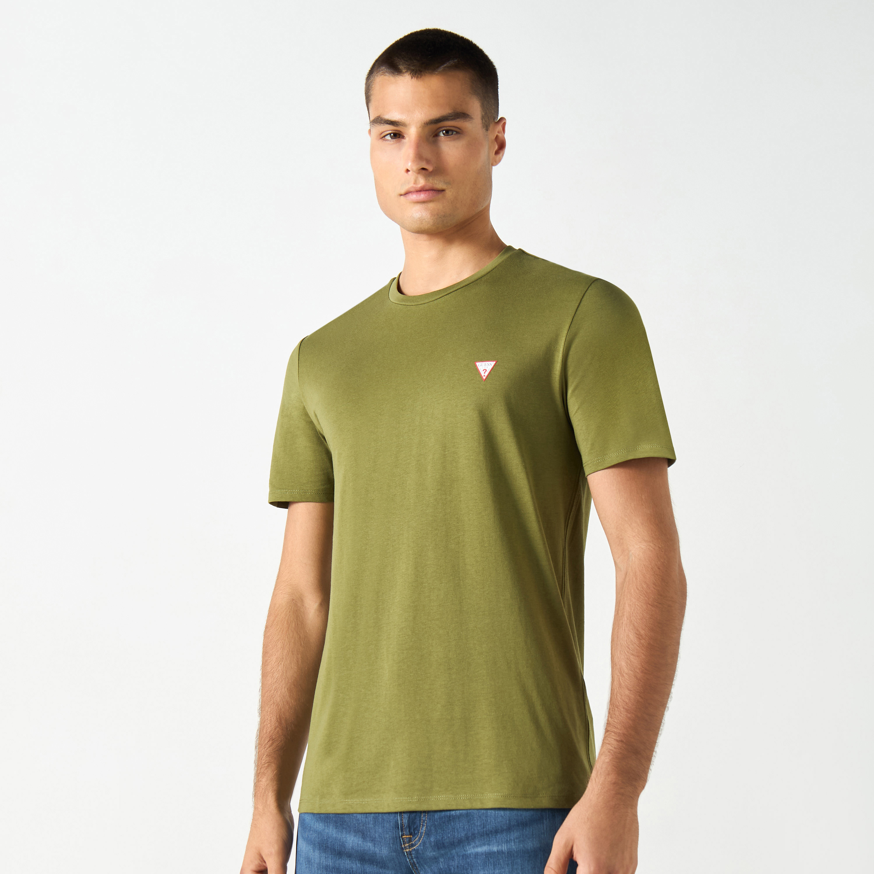 تيشيرت بياقة ضيّقة وأكمام قصيرة وطبعات شعار من جيس-men-clothing-tshirtsandpolos-tshirts-image-1