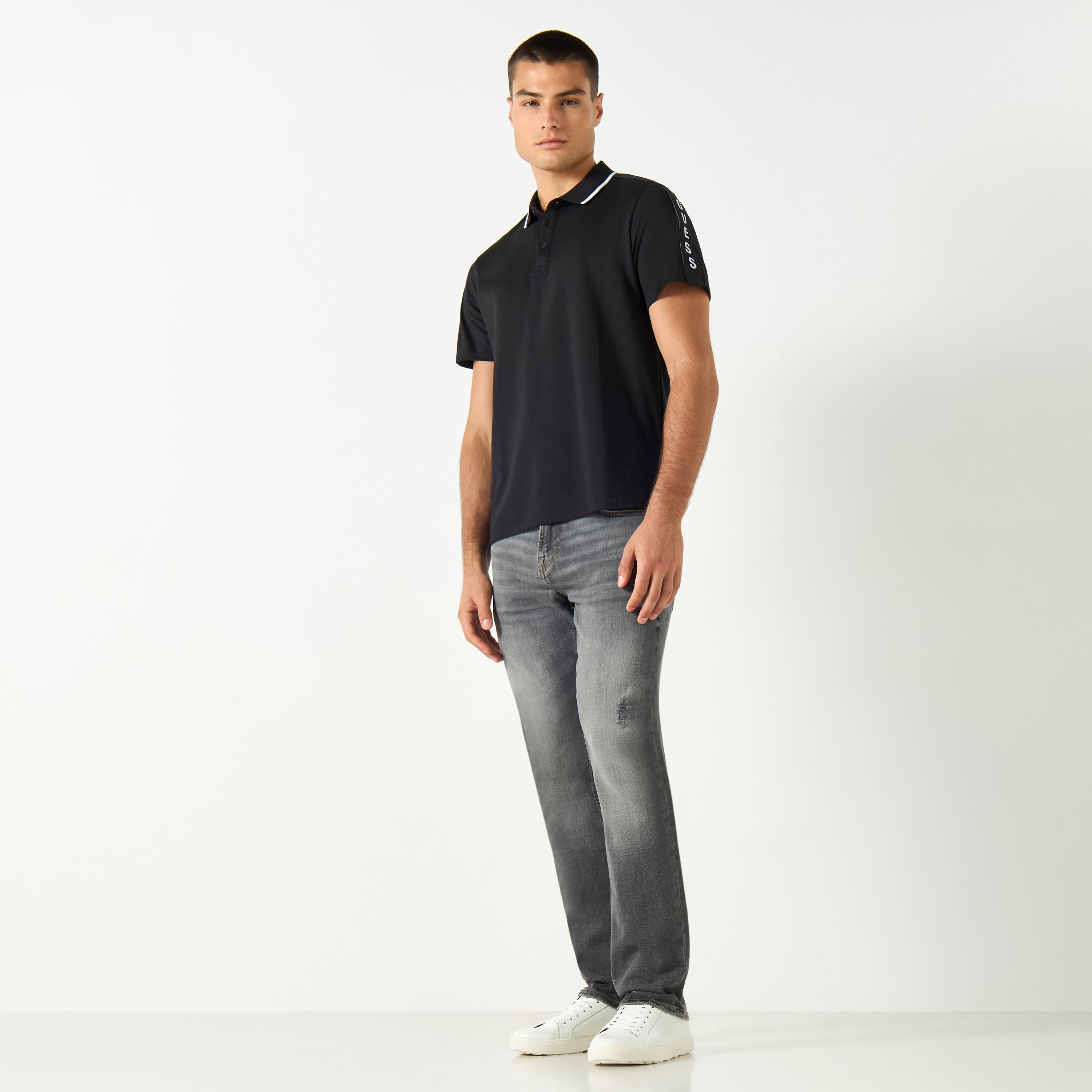 تيشيرت بولو بأكمام قصيرة وتفاصيل شريط من جيس-men-clothing-tshirtsandpolos-polos-image-2