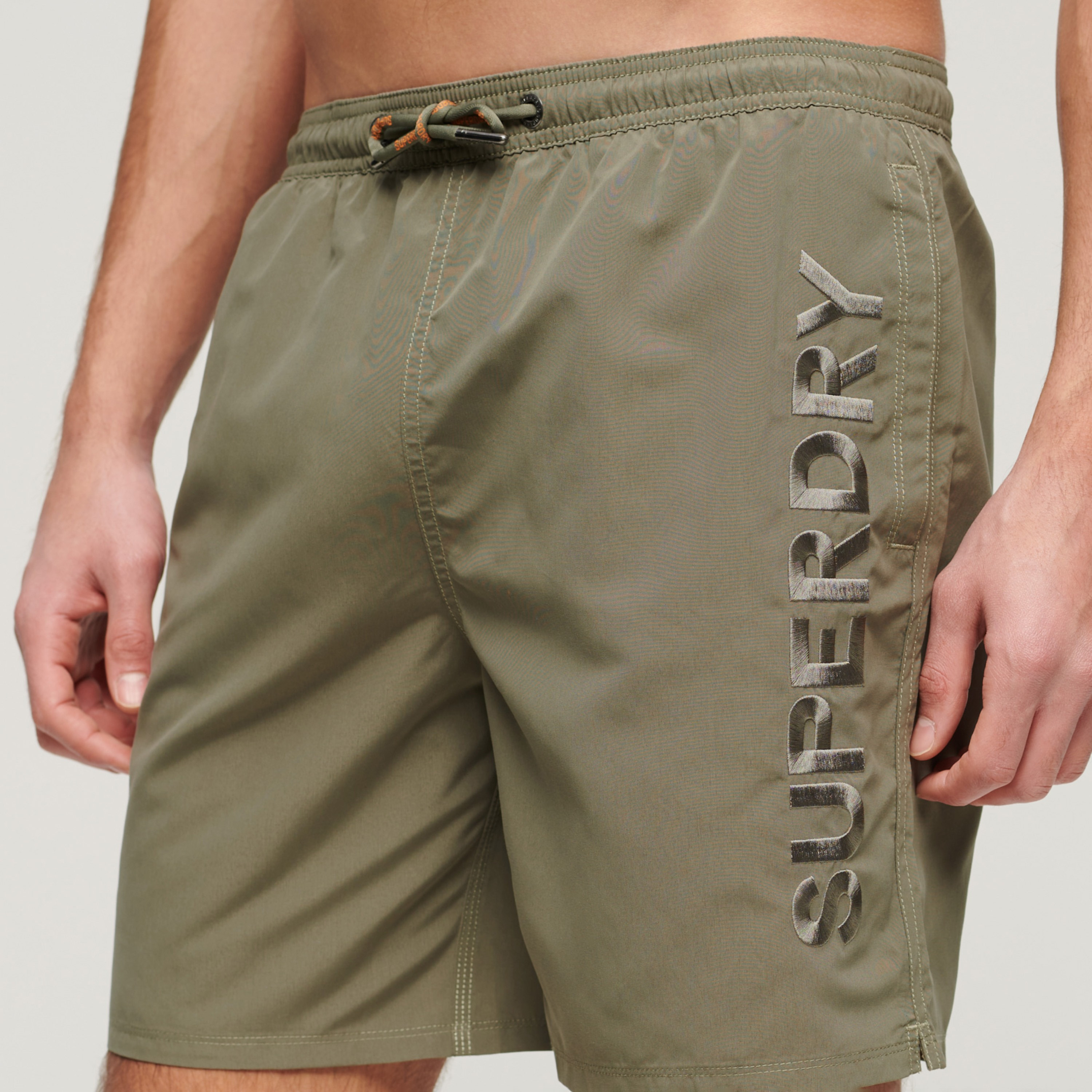 شورتس سباحة برباط مع مقاس 17 بوصة بشعار مطرز من سوبردراي بريميوم-men-clothing-bottoms-shorts-image-7