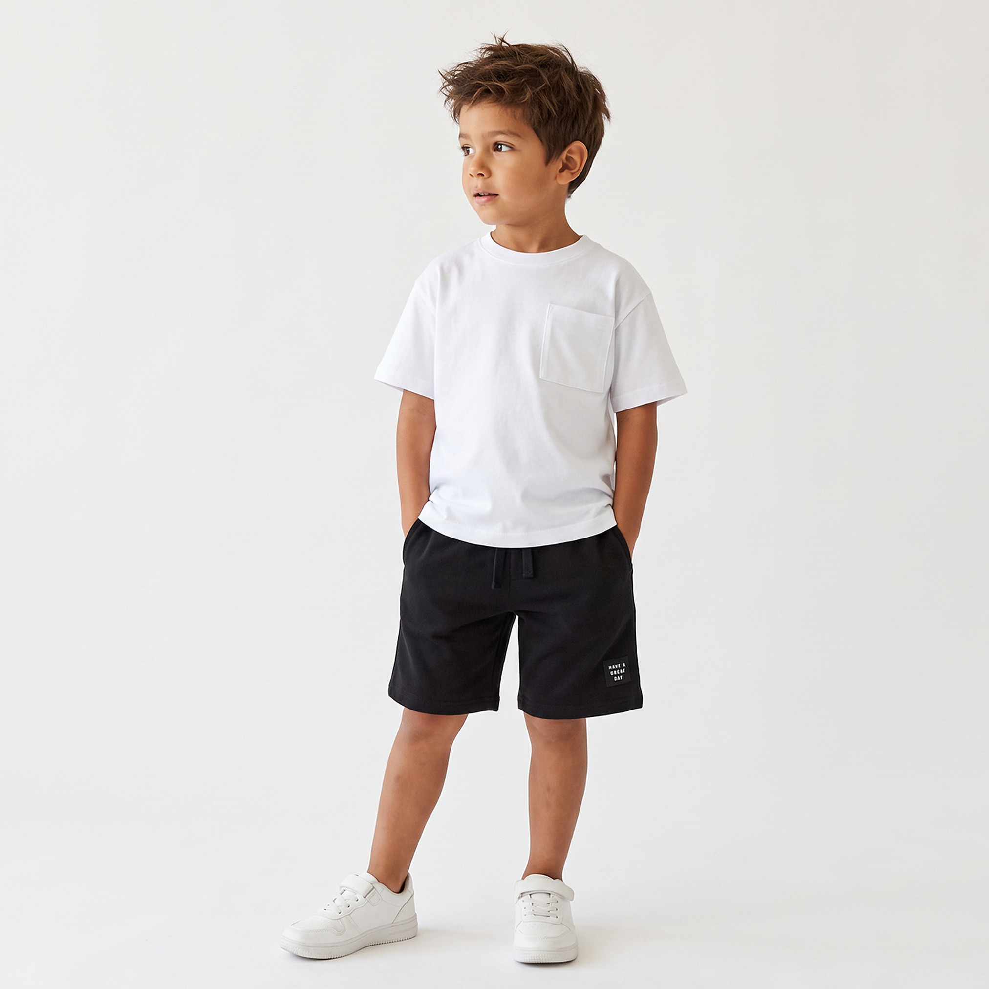 تيشيرت قطن بياقة ضيقة وأكمام قصيرة وجيب من جونيورز-boys-clothing-tshirtsandpolos-image-3