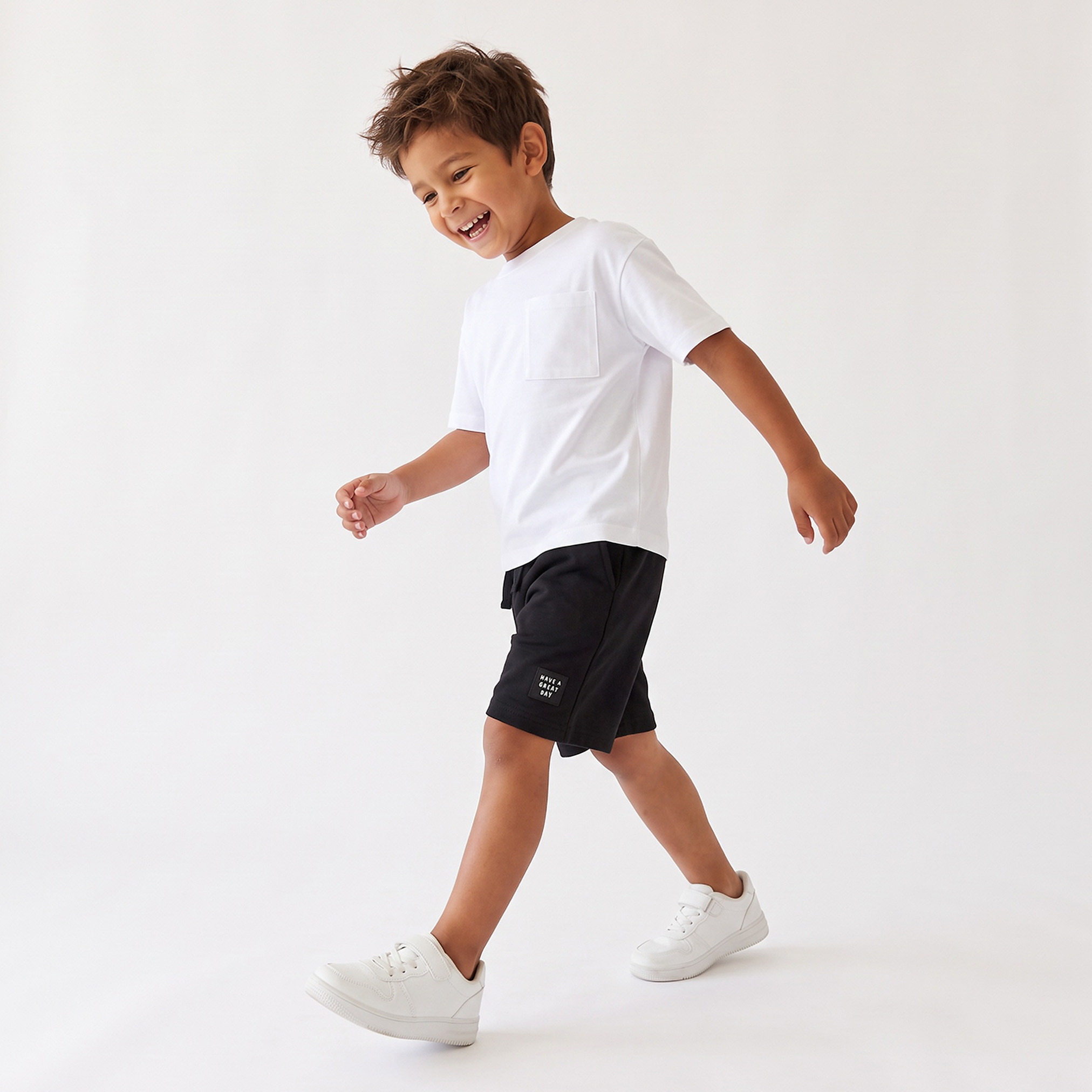 تيشيرت قطن بياقة ضيقة وأكمام قصيرة وجيب من جونيورز-boys-clothing-tshirtsandpolos-image-5