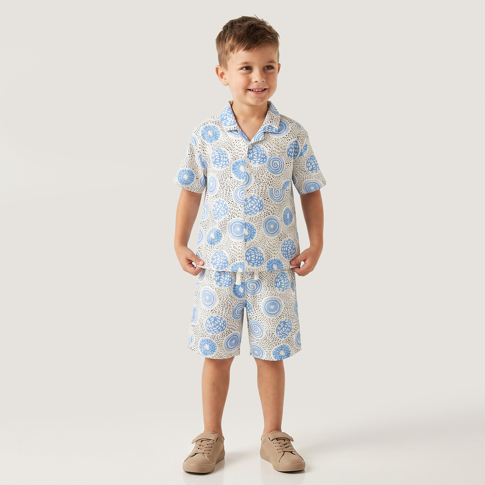 طقم شورت وقميص بياقة عادية وأكمام قصيرة وطبعات من جونيورز-boys-clothing-setsandcoords-image-1