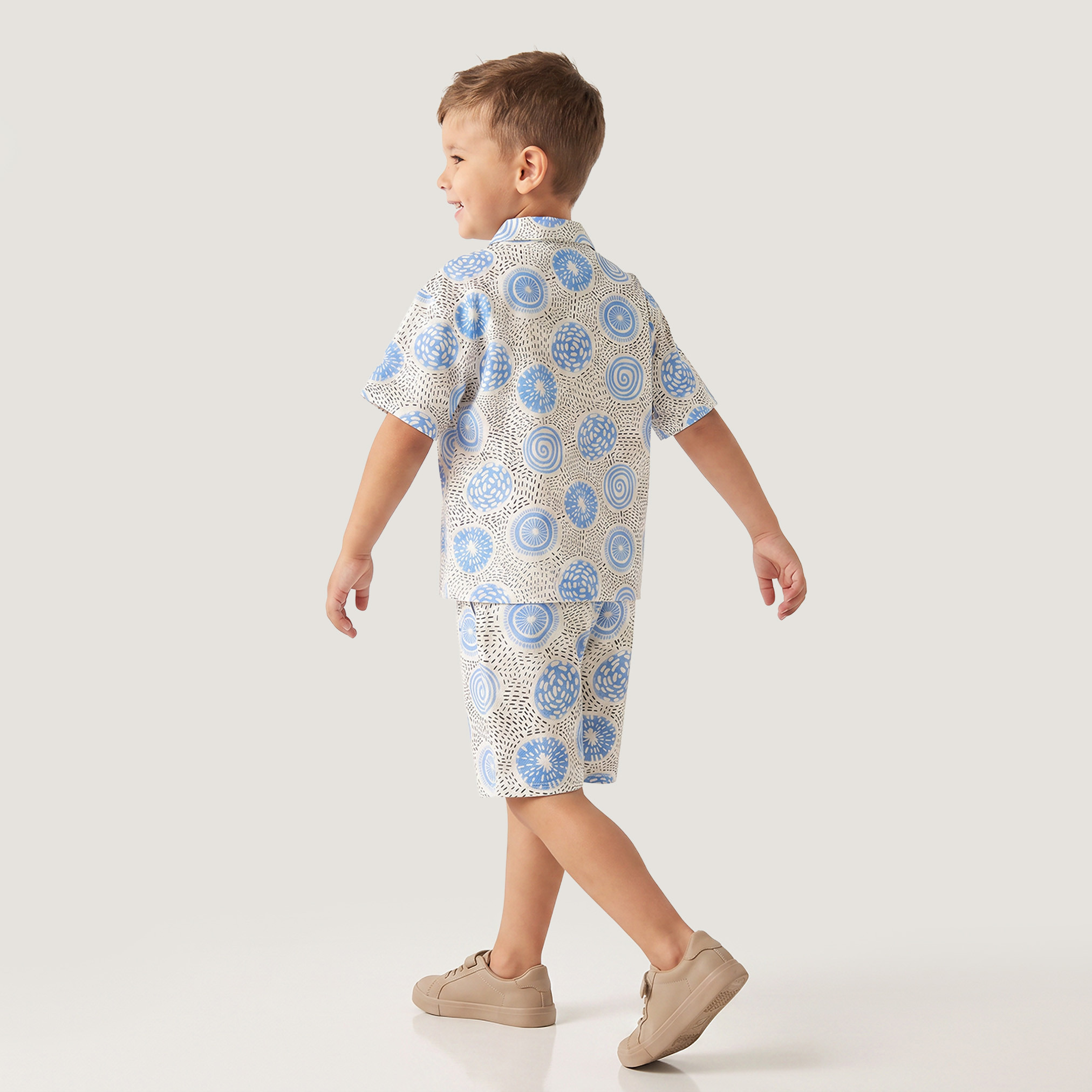 طقم شورت وقميص بياقة عادية وأكمام قصيرة وطبعات من جونيورز-boys-clothing-setsandcoords-image-2