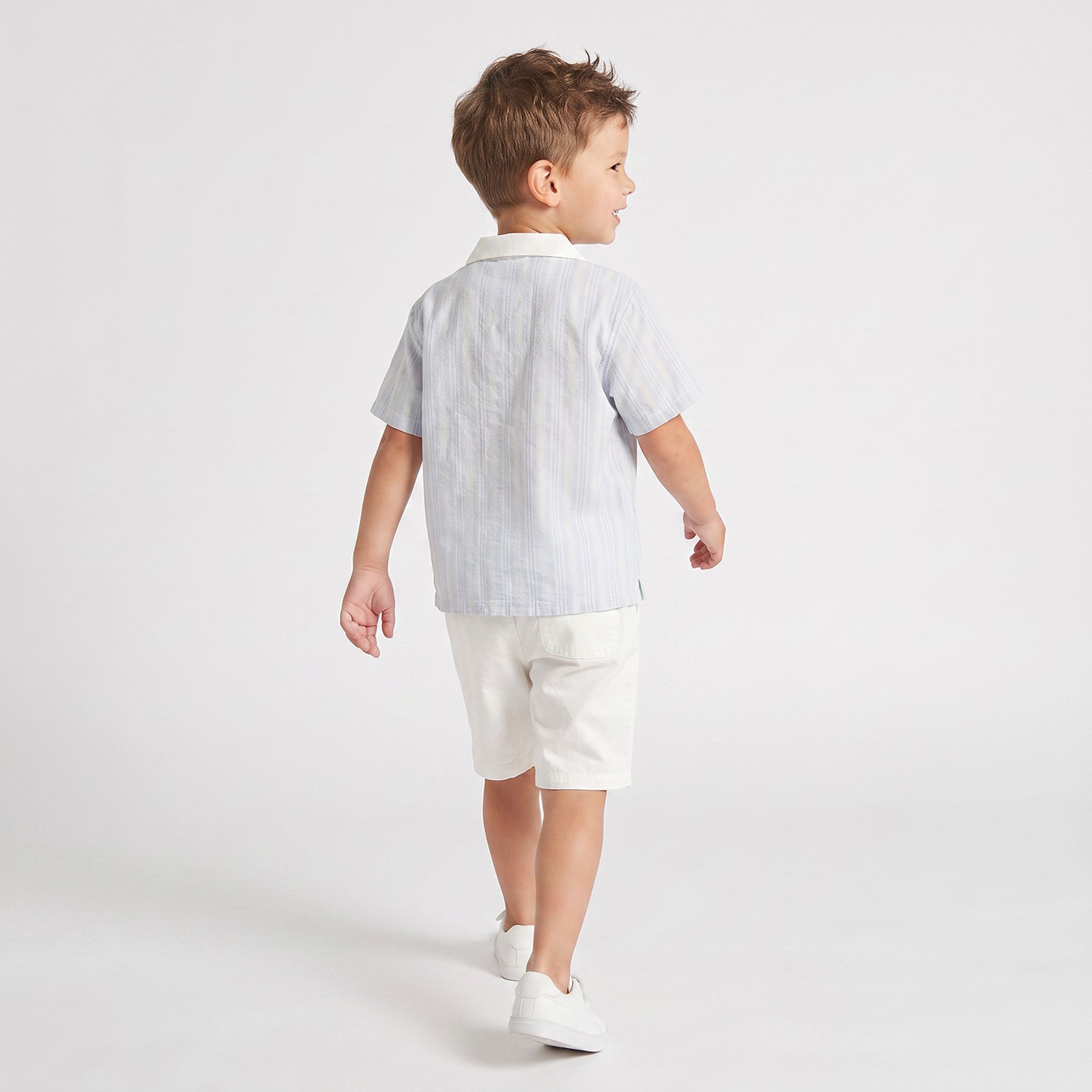 طقم شورت وقميص بياقة عادية وأكمام قصيرة وخطوط من جونيورز-boys-clothing-setsandcoords-image-2