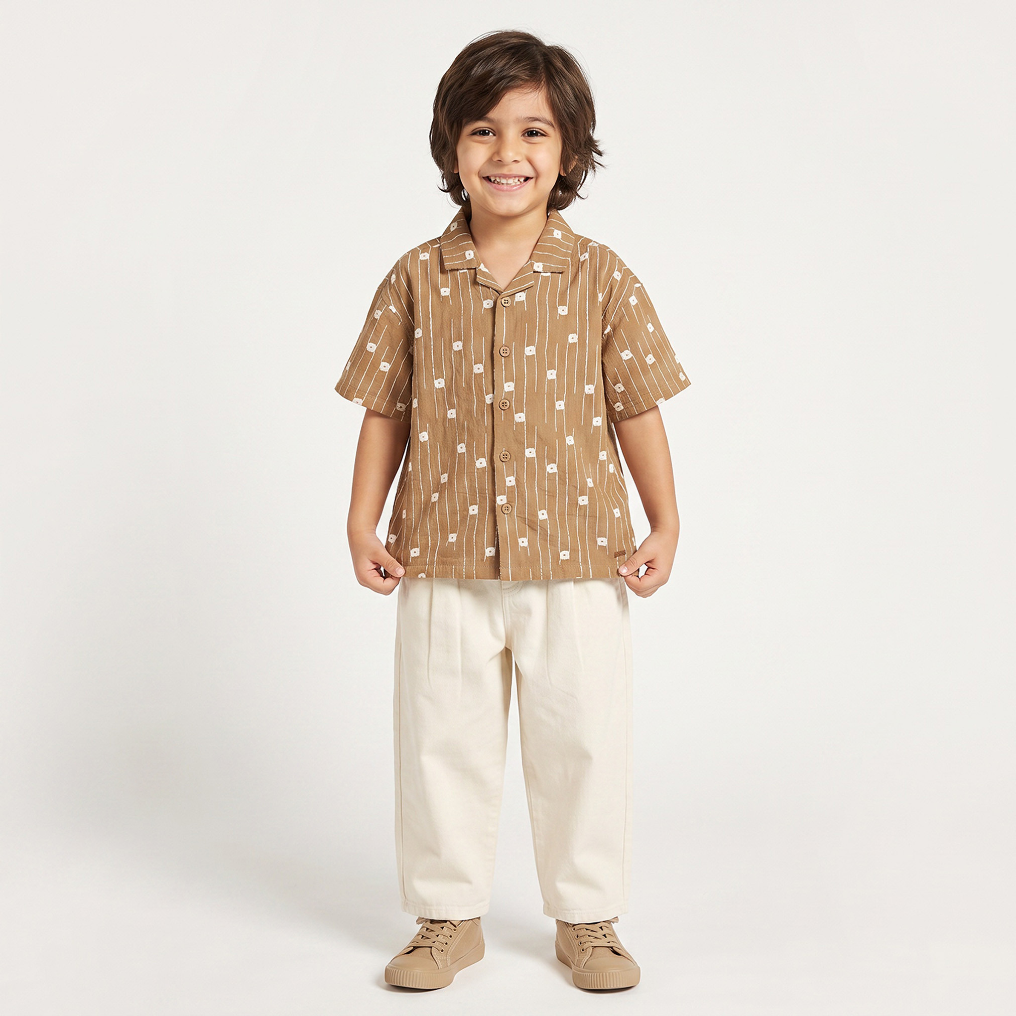 قميص بأكمام قصيرة وتطريزات هندسية-boys-clothing-shirts-image-3