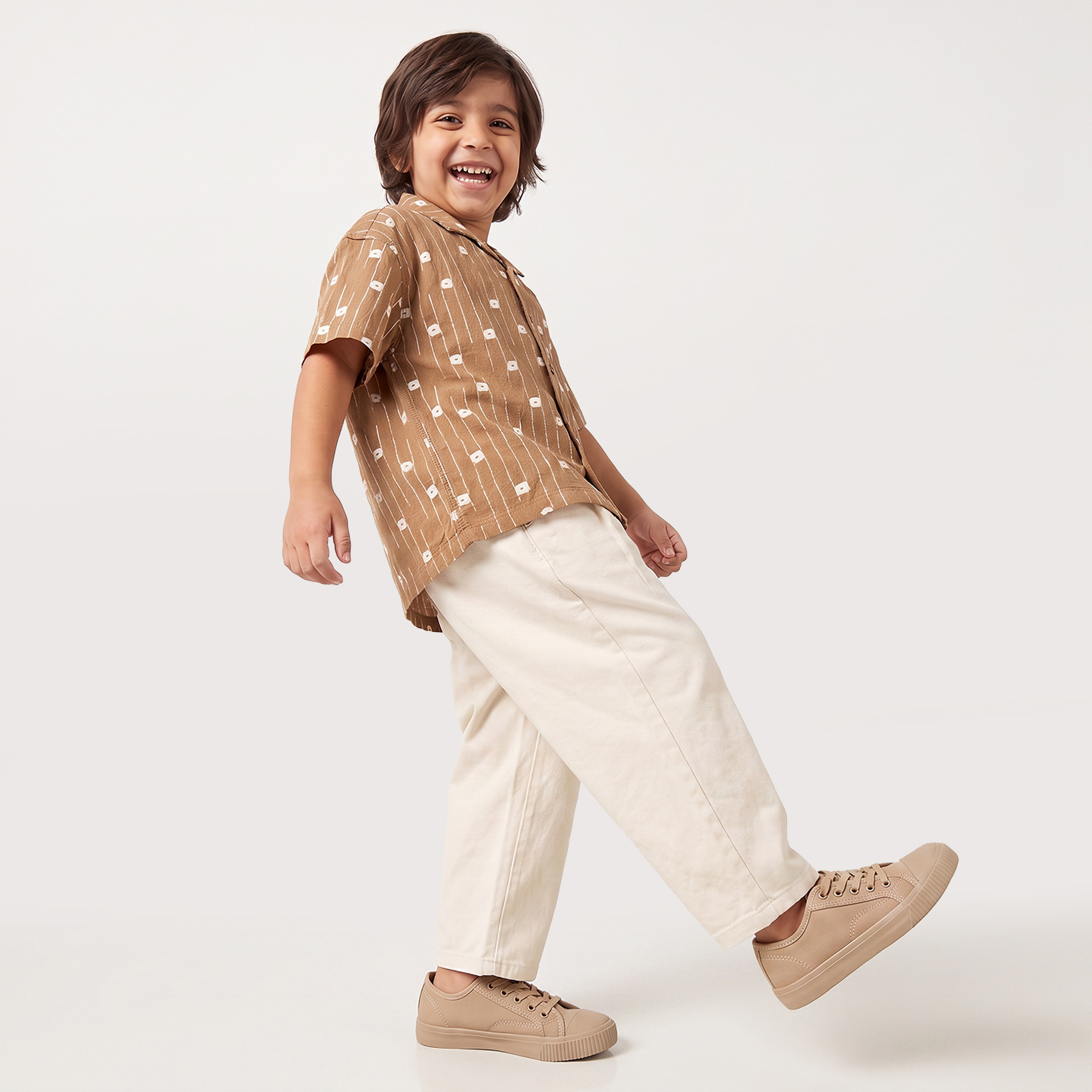 قميص بأكمام قصيرة وتطريزات هندسية-boys-clothing-shirts-image-5