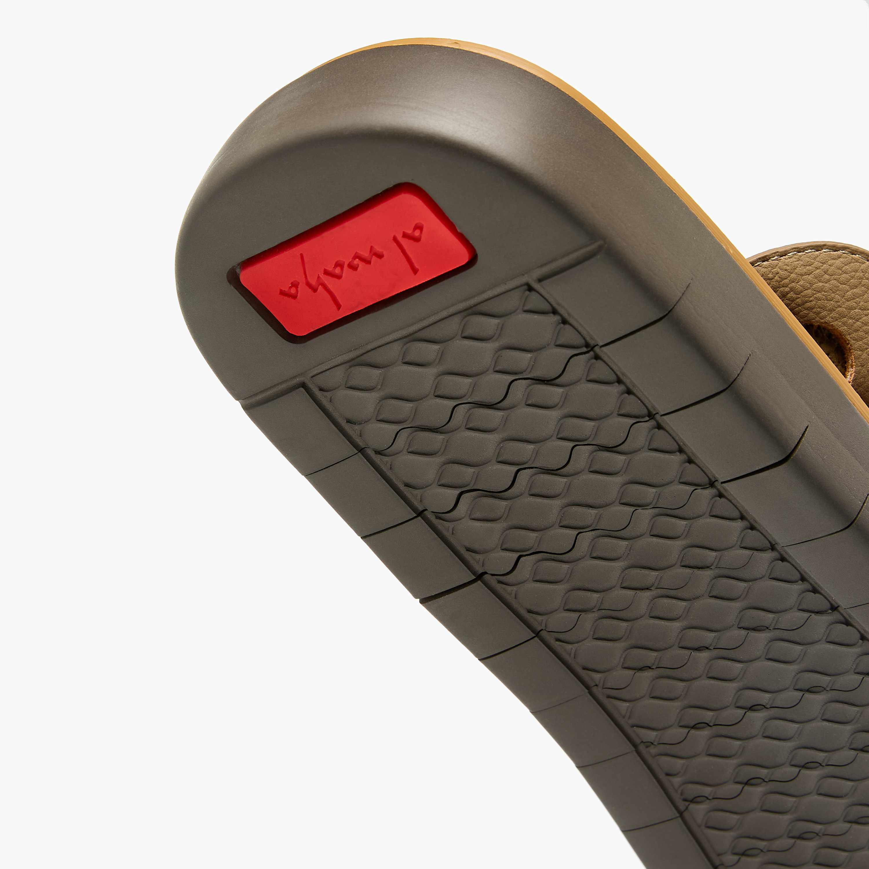 صندل بتفاصيل حلقة أصبع للرجال من الواحة-men-shoes-sandals-image-6