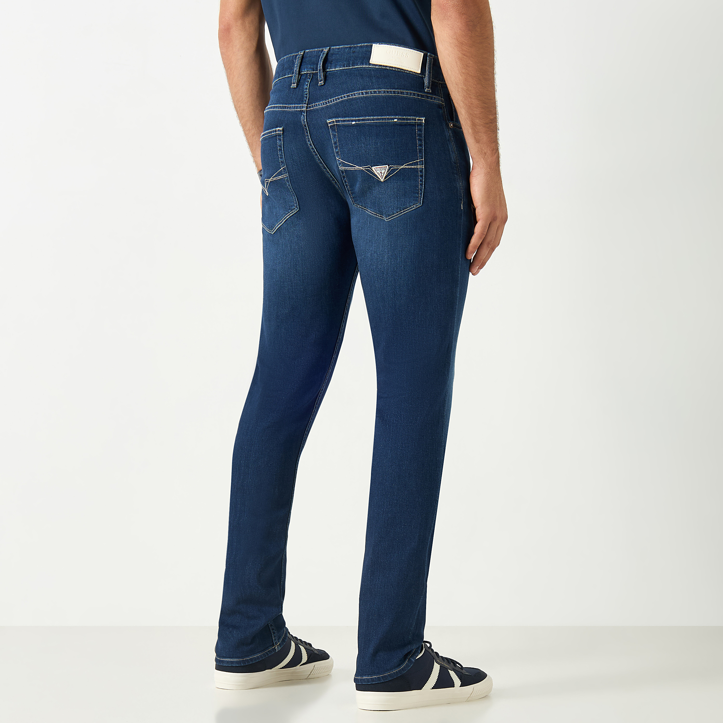 بنطلون جينز سادة بقصة سليم وجيوب من جيس-men-clothing-bottoms-jeans-image-3