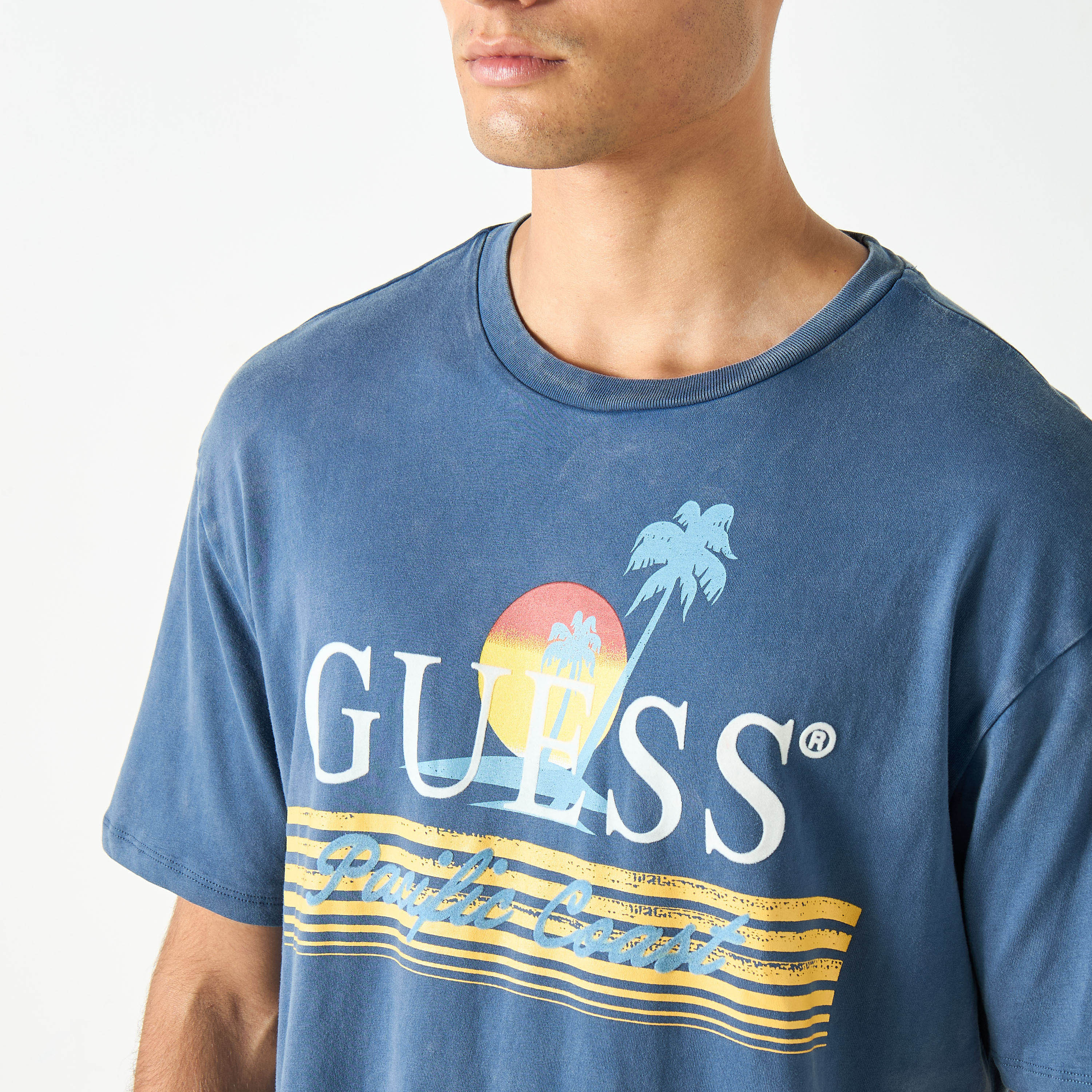 Guess Graphic Print Crew Neck T-shirt with Short Sleeves-men-clothing-tshirtsandpolos-tshirts-image-4