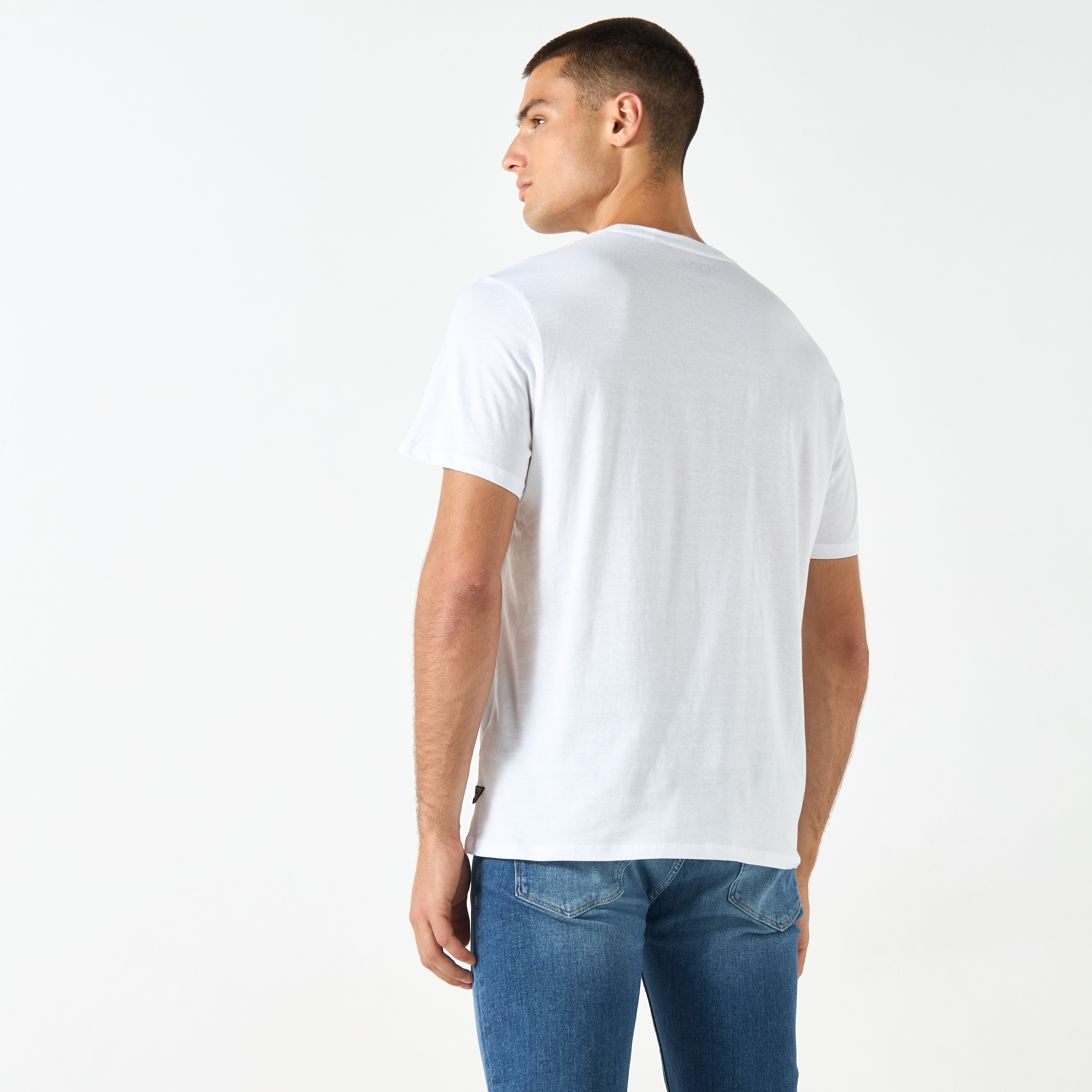تيشيرت بياقة ضيقة وأكمام قصيرة بطبعات جرافيك من جيس-men-clothing-tshirtsandpolos-tshirts-image-3