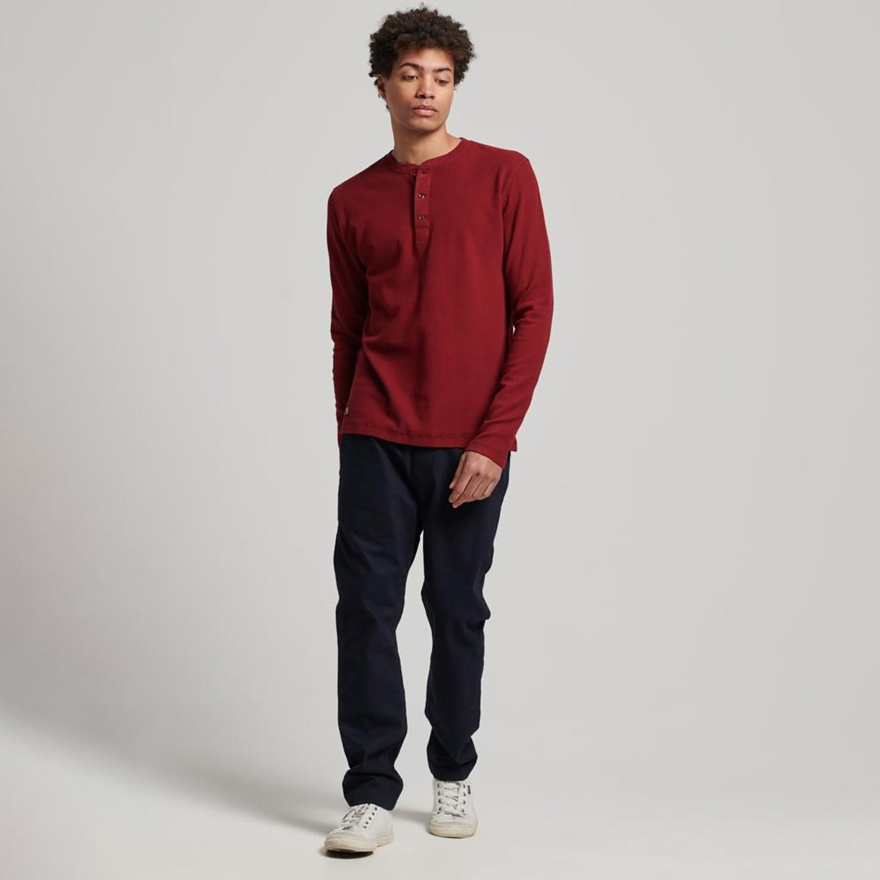 تيشيرت بأكمام طويلة وياقة هنلي مع منسوج من سوبردراي-men-clothing-tshirtsandpolos-tshirts-image-2