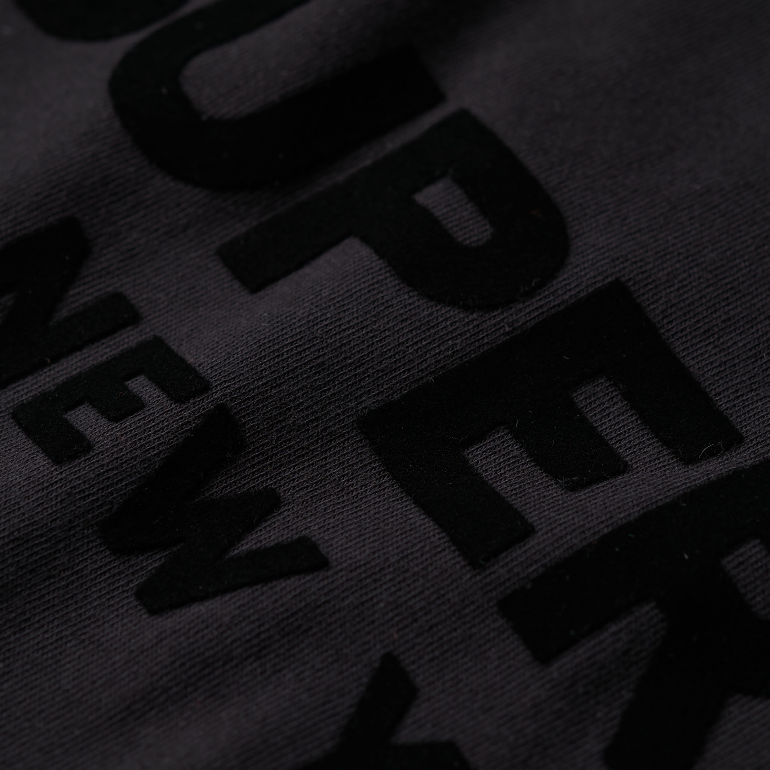 تيشيرت فضفاض بأكمام قصيرة وياقة ضيقة وطبعات شعار من سوبر دراي-men-clothing-tshirtsandpolos-tshirts-image-4