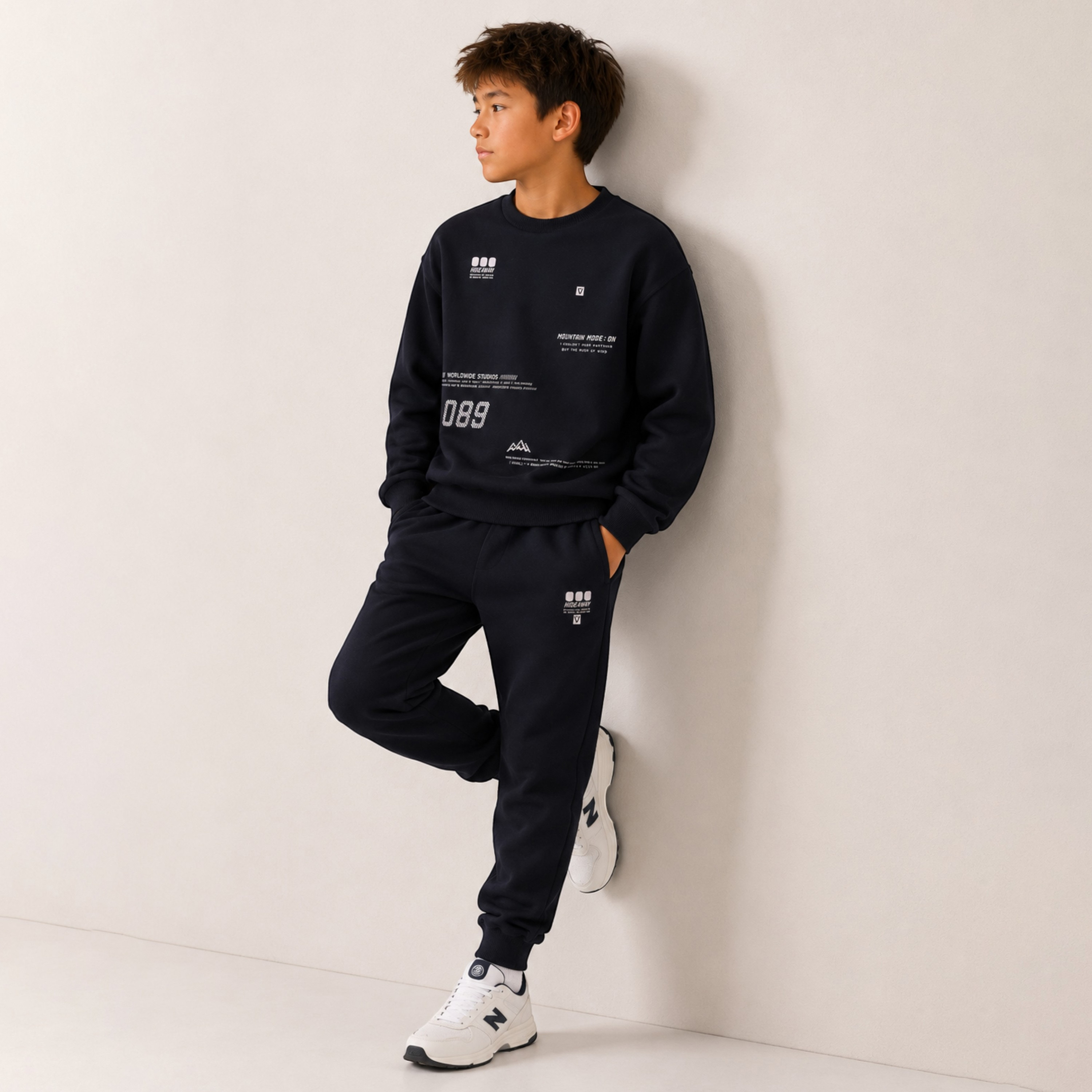 طقم سويت شيرت مطبوع بأكمام طويلة وبنطال جوجر من ديركجي-boys-clothing-setsandcoords-image-2