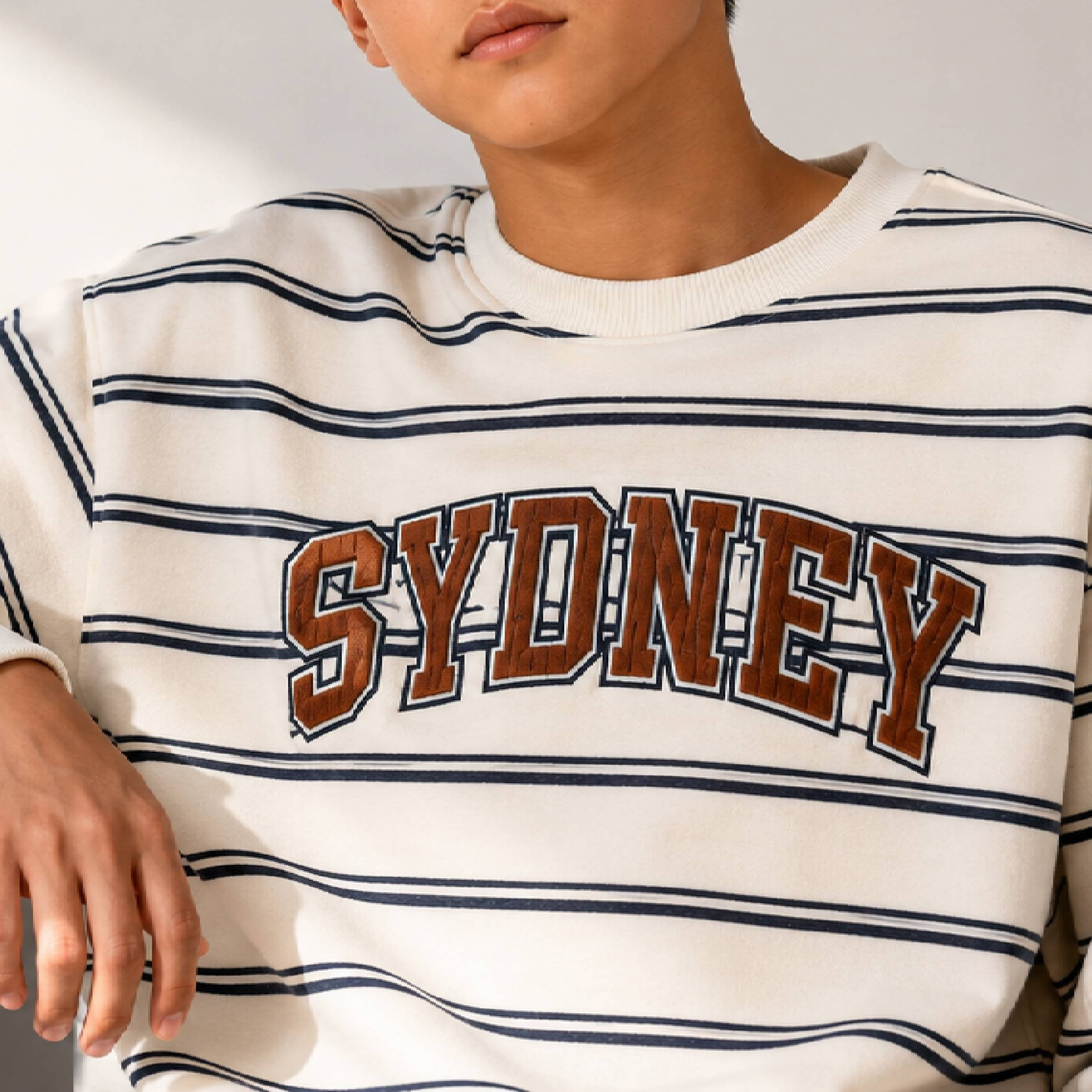 سويت شيرت مخطط بأكمام طويلة بطبعة سيدني من ديركجي-boys-clothing-sweatshirts-image-4
