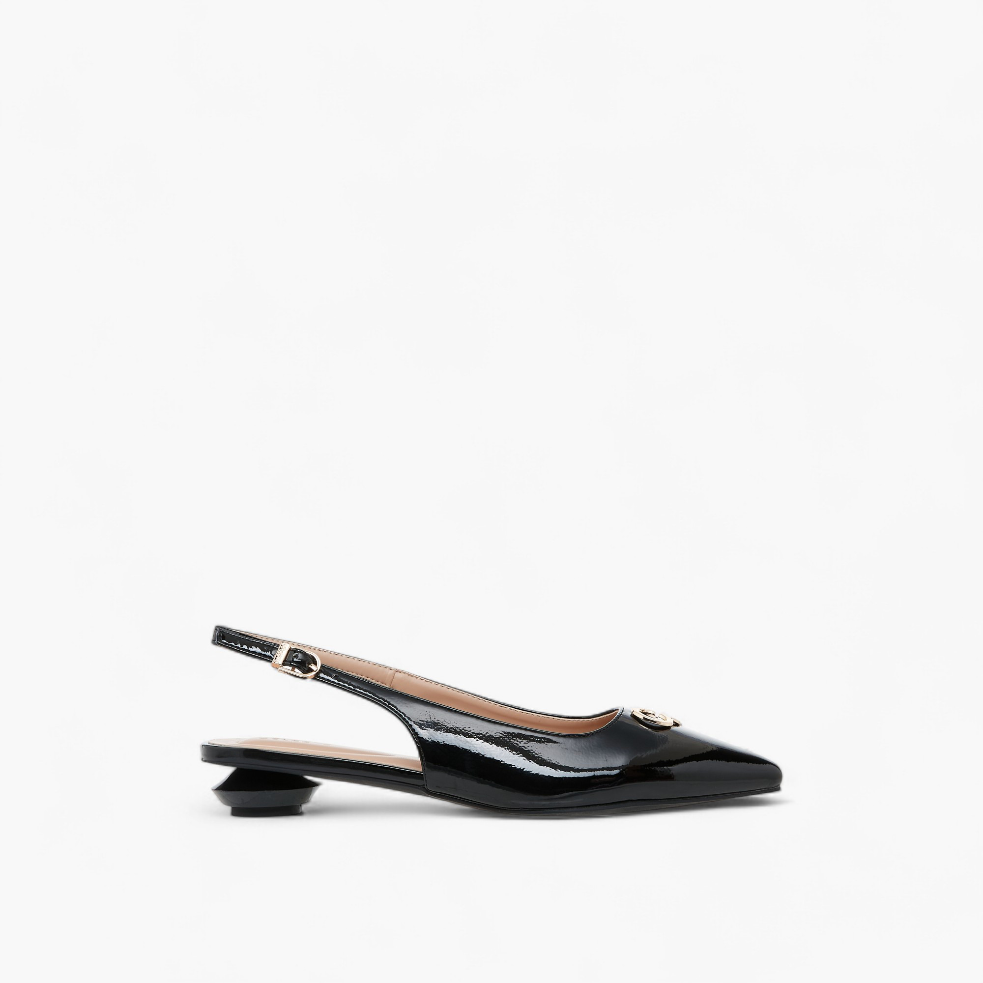 حذاء بمقدمة مدببة وإبزيم إغلاق وزينة ميتال للنساء من سيليست-women-shoes-heels-image-3