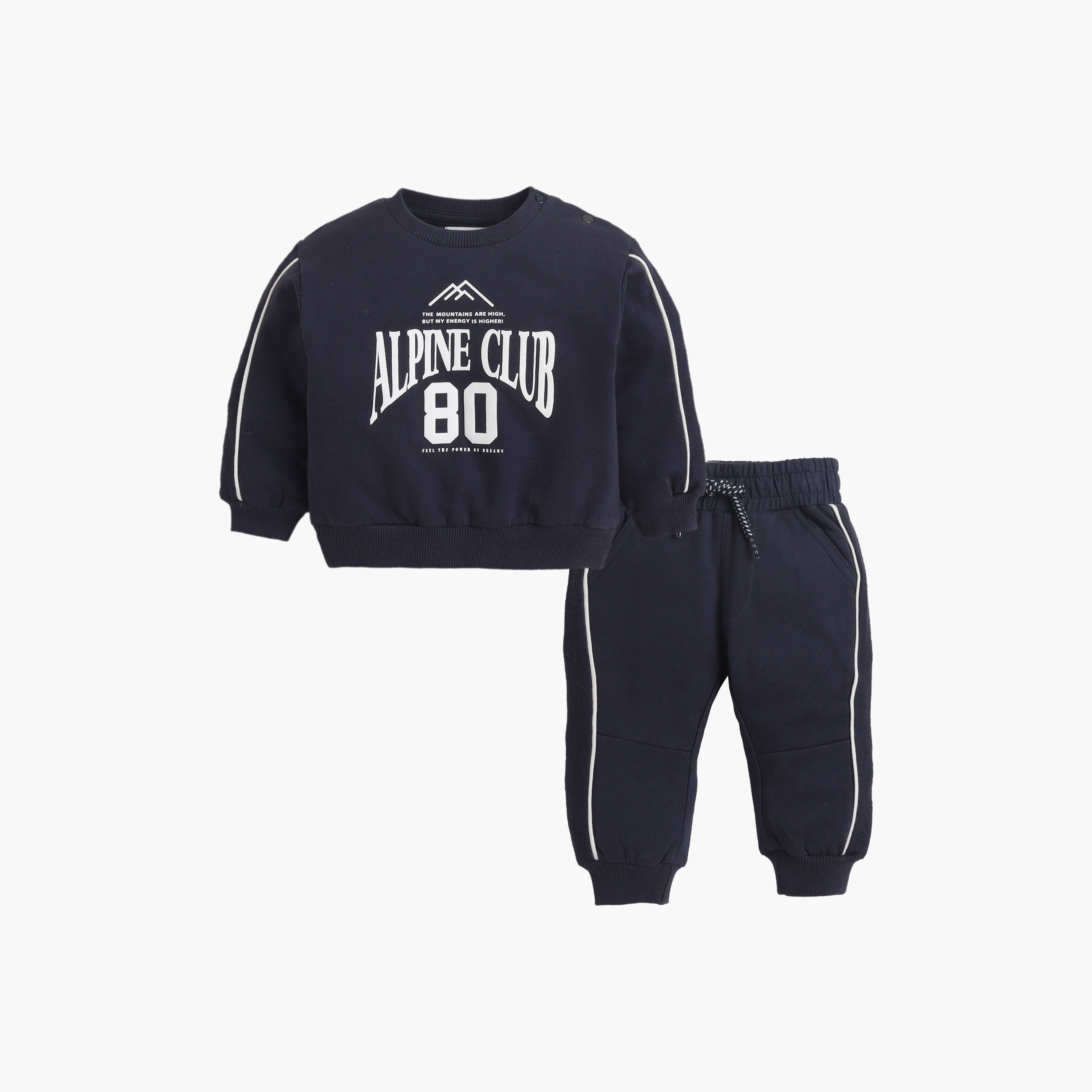 طقم سويت شيرت بأكمام طويلة وغرافيك (Alpine Club 80) وبنطلون جوغر من ديركجي-baby-boys-clothing-setsandcoords-image-3