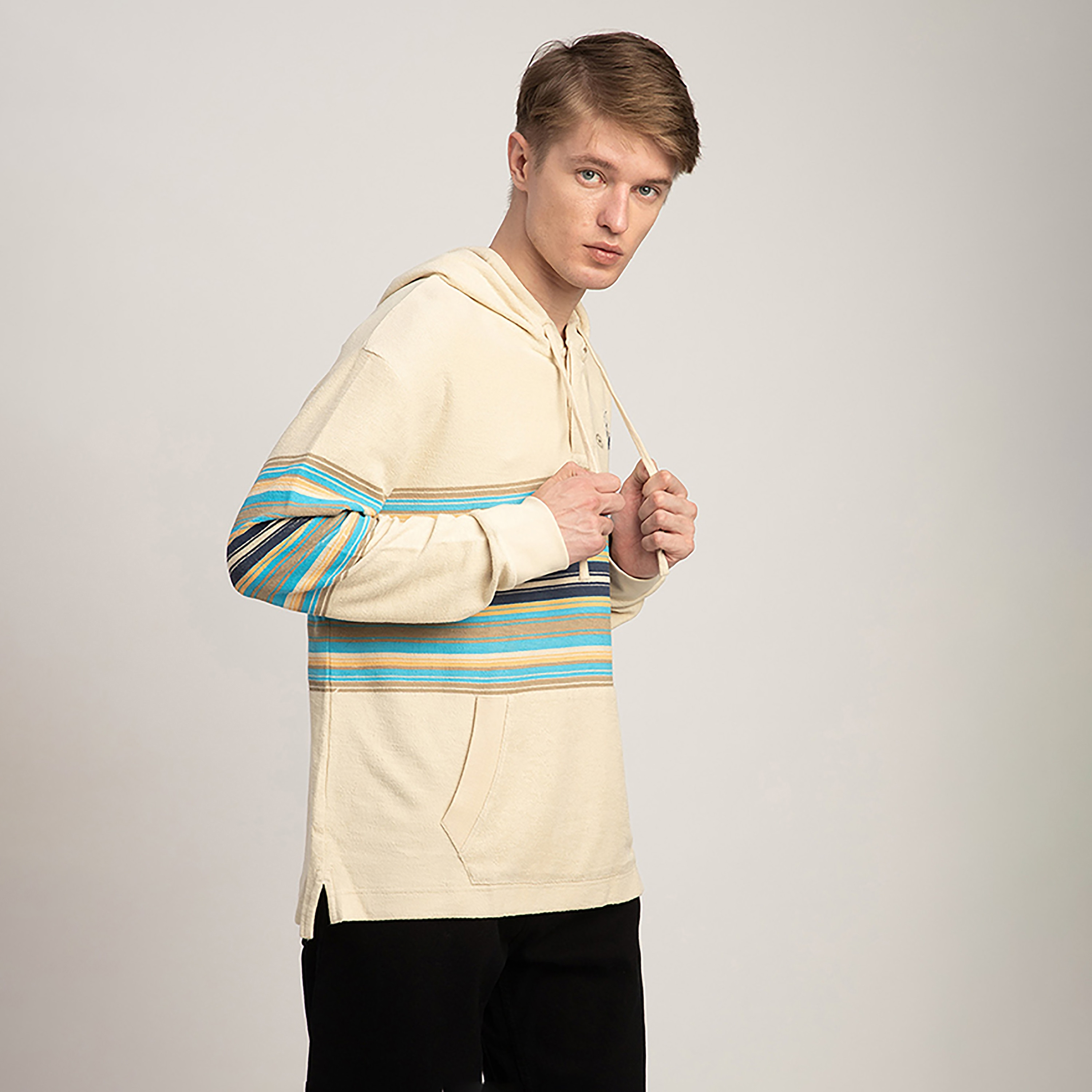 سويت شيرت رجالي مخطط بغطاء رأس وأكمام طويلة من بيفرلي هيلز بولو كلوب-men-winterwear-hoodiesandsweatshirts-image-4